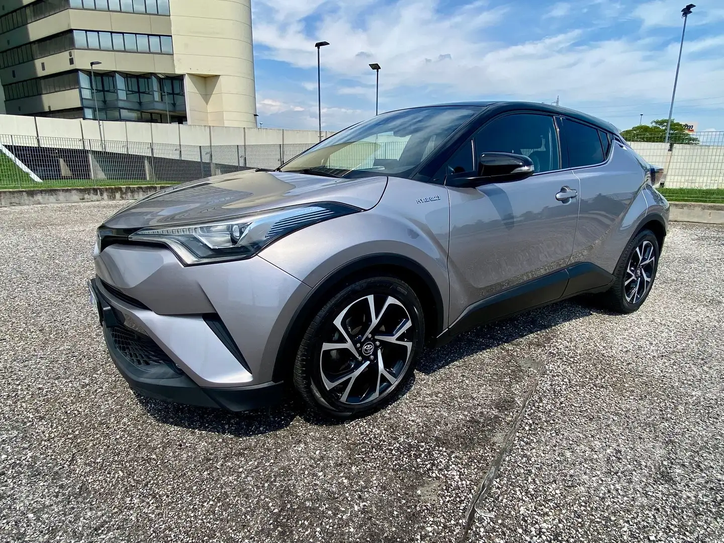 Toyota C-HR 1.8h Lounge 2wd e-cvt - 1