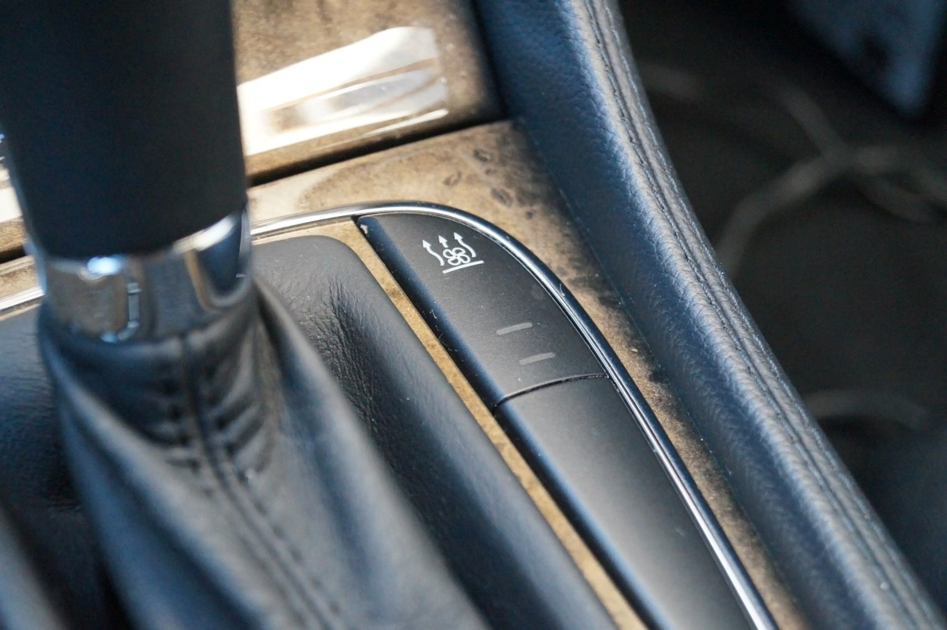 Mercedes-Benz CLS 280 7G-Tronic aus 2.Hand! GSD+Harman/Kardon — photo 16