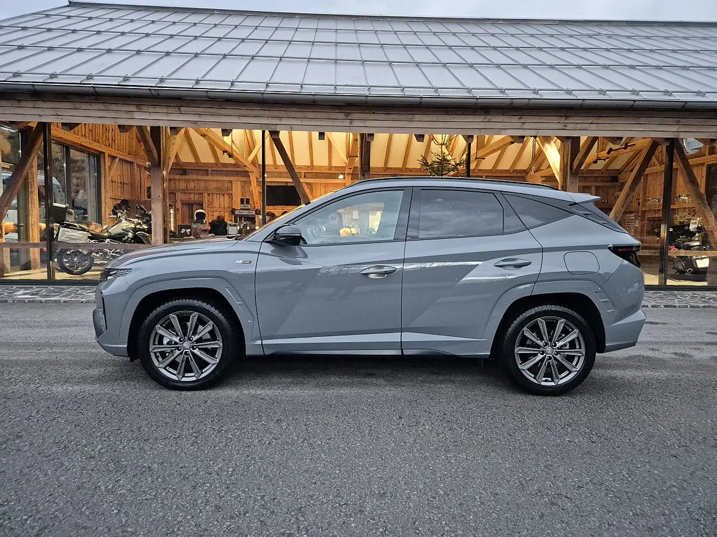 Hyundai TUCSON Tucson 1,6 T-GDI Plug-In Hybrid 4WD N-Line Aut. Grau - 2