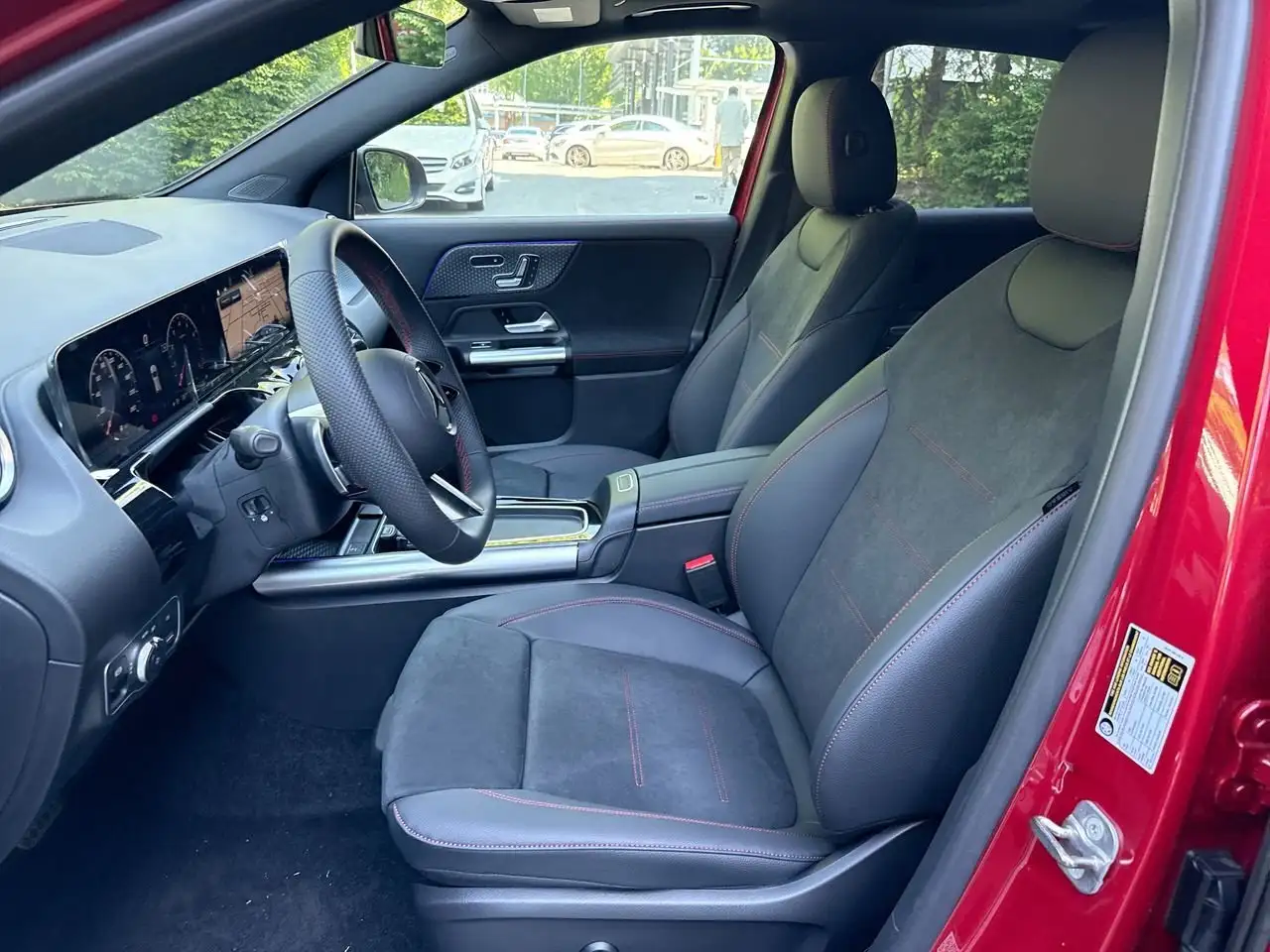 Mercedes-Benz GLA снимка Mercedes-Benz GLA