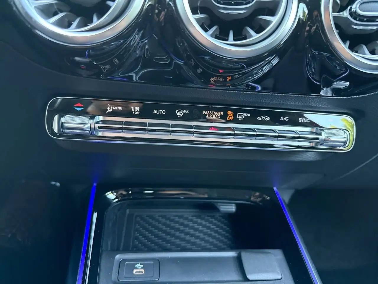 Mercedes-Benz GLA снимка Mercedes-Benz GLA