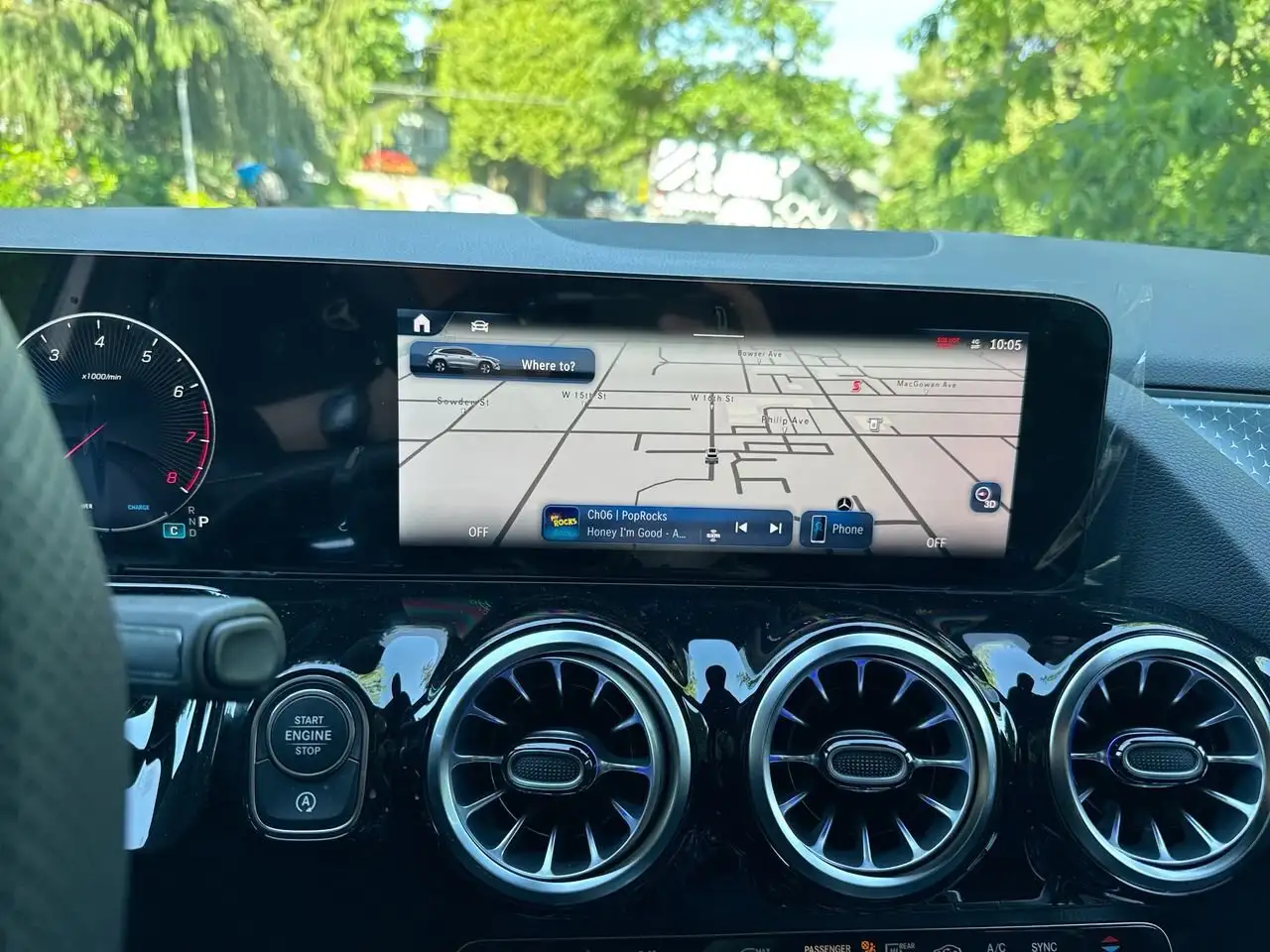 Mercedes-Benz GLA снимка Mercedes-Benz GLA