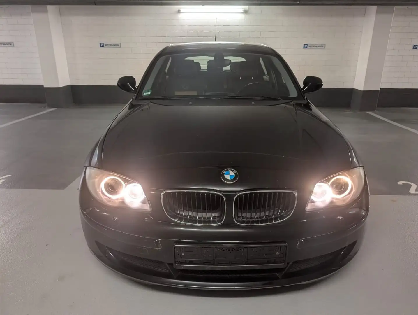 BMW 116 Baureihe 1 Lim. 116d Schwarz - 2