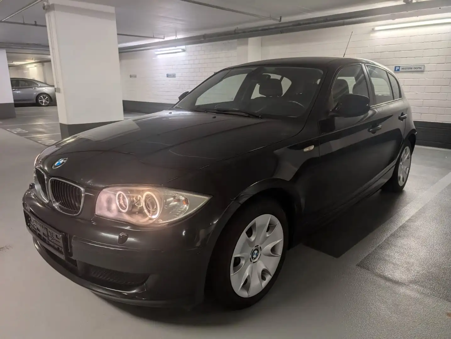 BMW 116 Baureihe 1 Lim. 116d Schwarz - 1