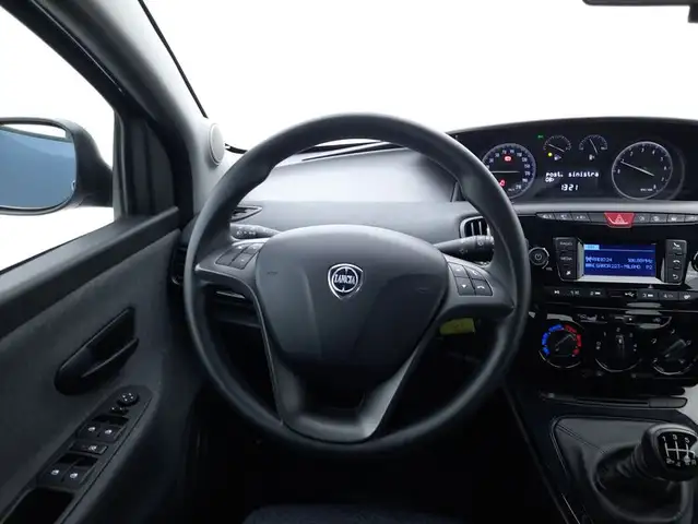 Lancia Ypsilon view 11