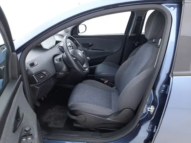 Lancia Ypsilon view 10