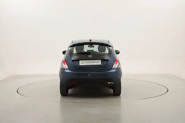 Lancia Ypsilon view 4