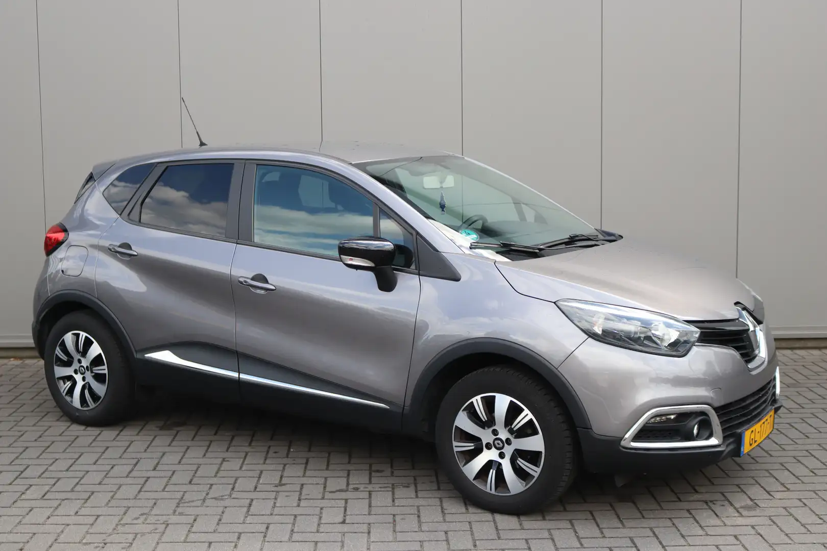 Renault Captur 0.9 TCe 90PK Expression 1ste-eigenaar/Trekhaak/Cru Grijs - 2