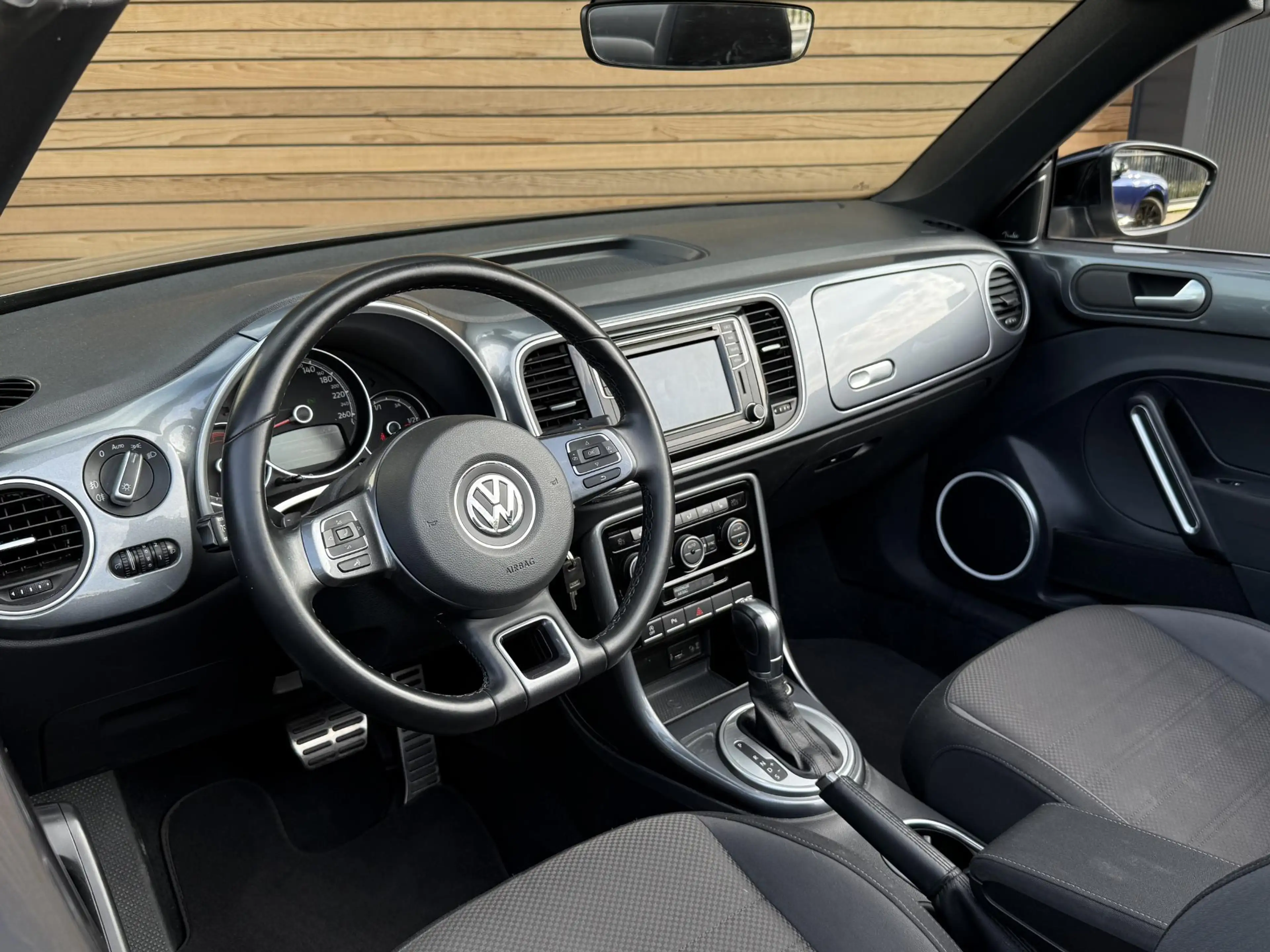 Volkswagen Beetle Cabriolet 1.4 TSI Dune FENDER-AUDIO|CRUISE|NAVI|PD — photo 5