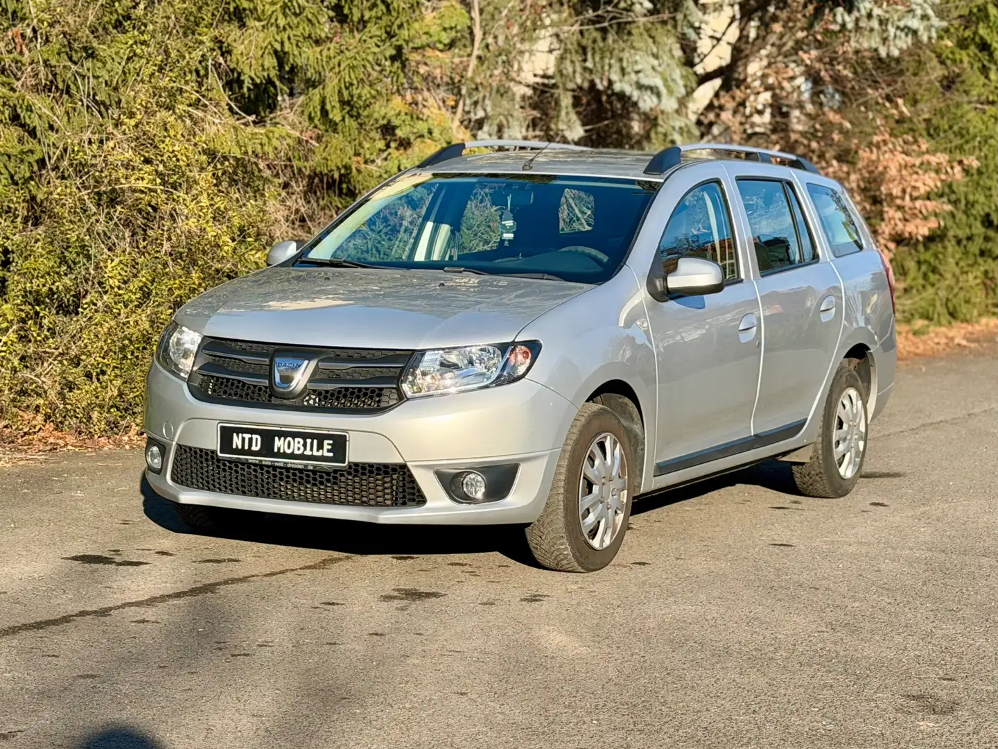 Dacia Logan 1.5 DCi Laureate MCV+TÜV NEU+2.HAND+KLIMA+ Silber - 2