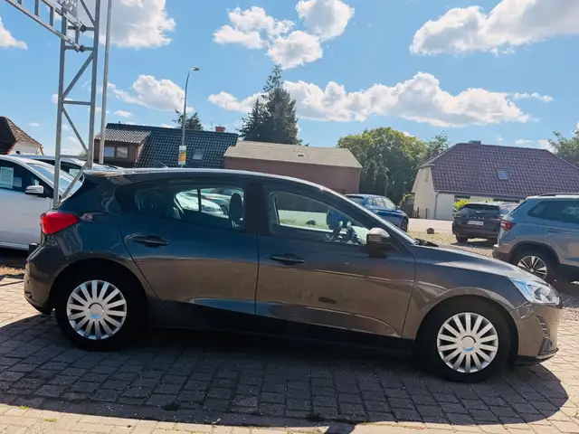 Ford Focus view 7