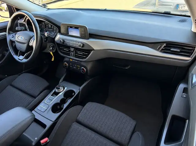 Ford Focus view 11