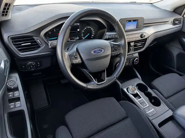 Ford Focus view 12