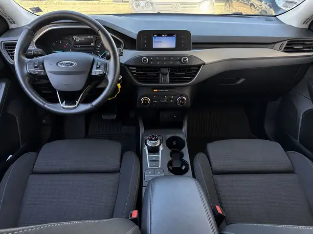 Ford Focus view 10