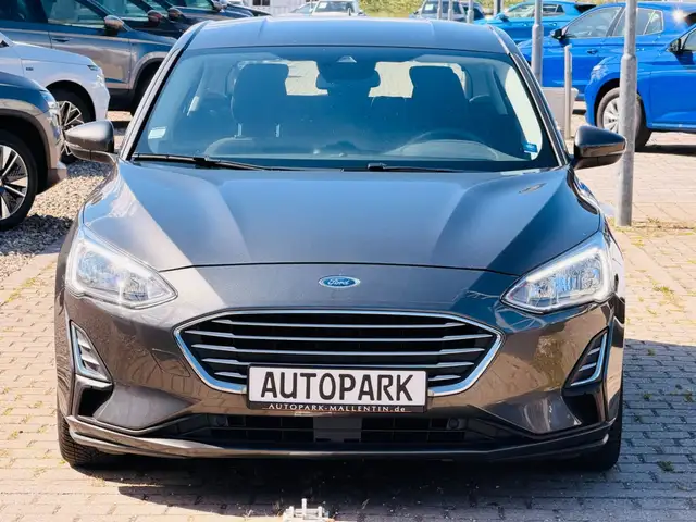 Ford Focus view 2