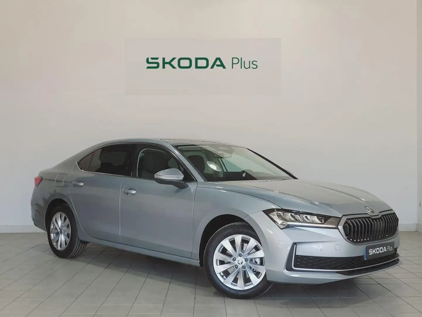 Skoda Superb 2.0 TDI Selection DSG 110kW Plateado - 1