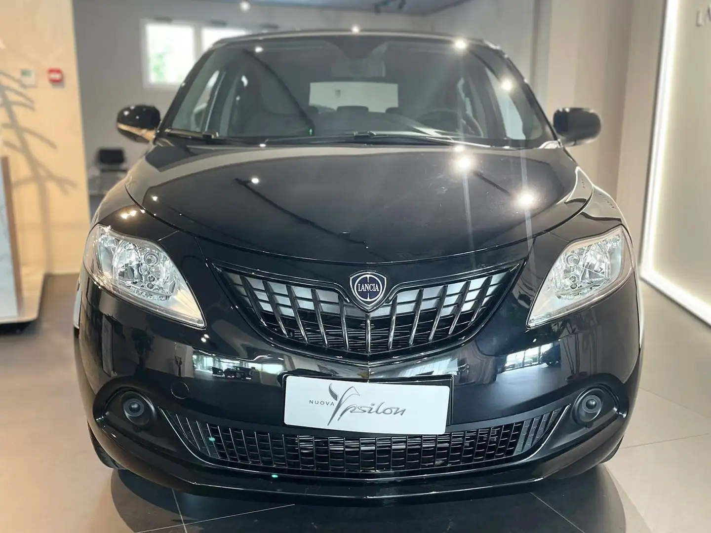 Lancia Ypsilon 1.0 Hybrid 70CV ORO MY24 Bianco - 2