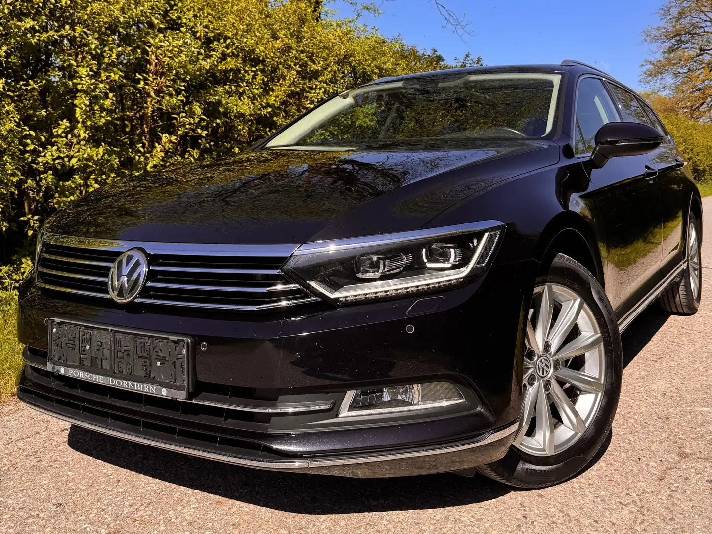 Volkswagen Passat Variant Highline 2,0 TDI SCR Schwarz - 1