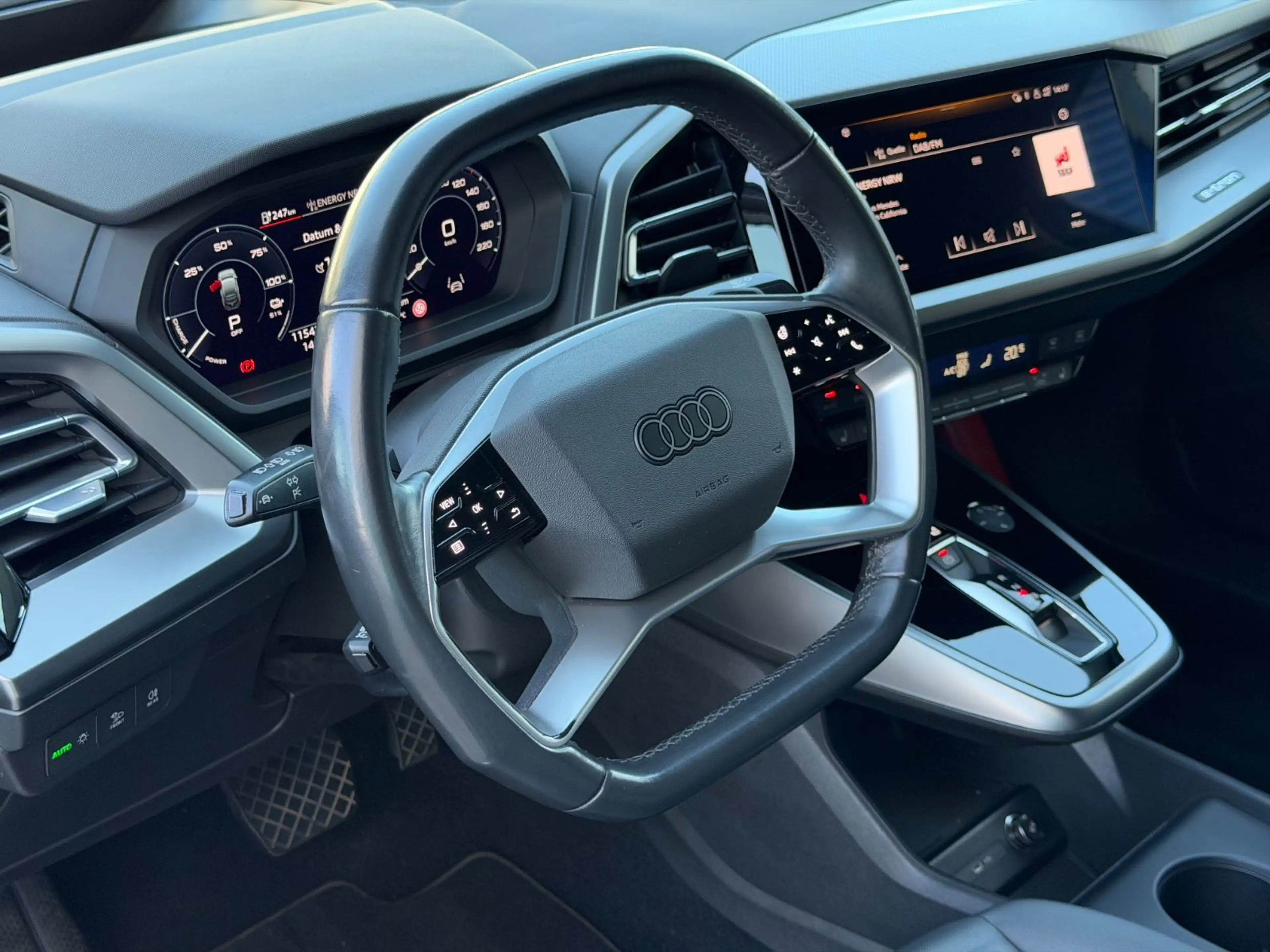 Audi Q4 e-tron Sportback 40 S-line/Leder/AHK/1 Hand — photo 11
