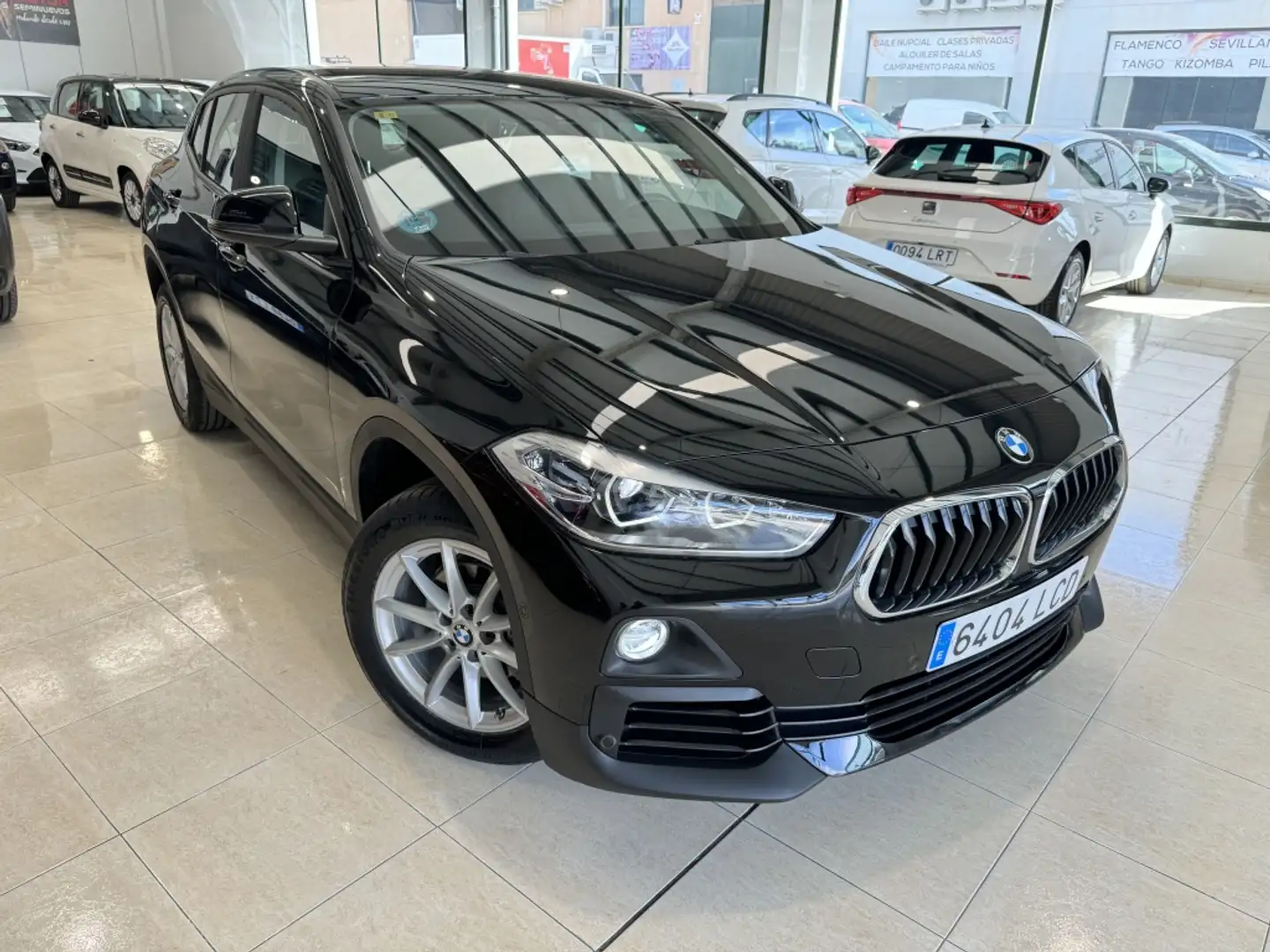 BMW X2 sDrive 16d Schwarz - 2