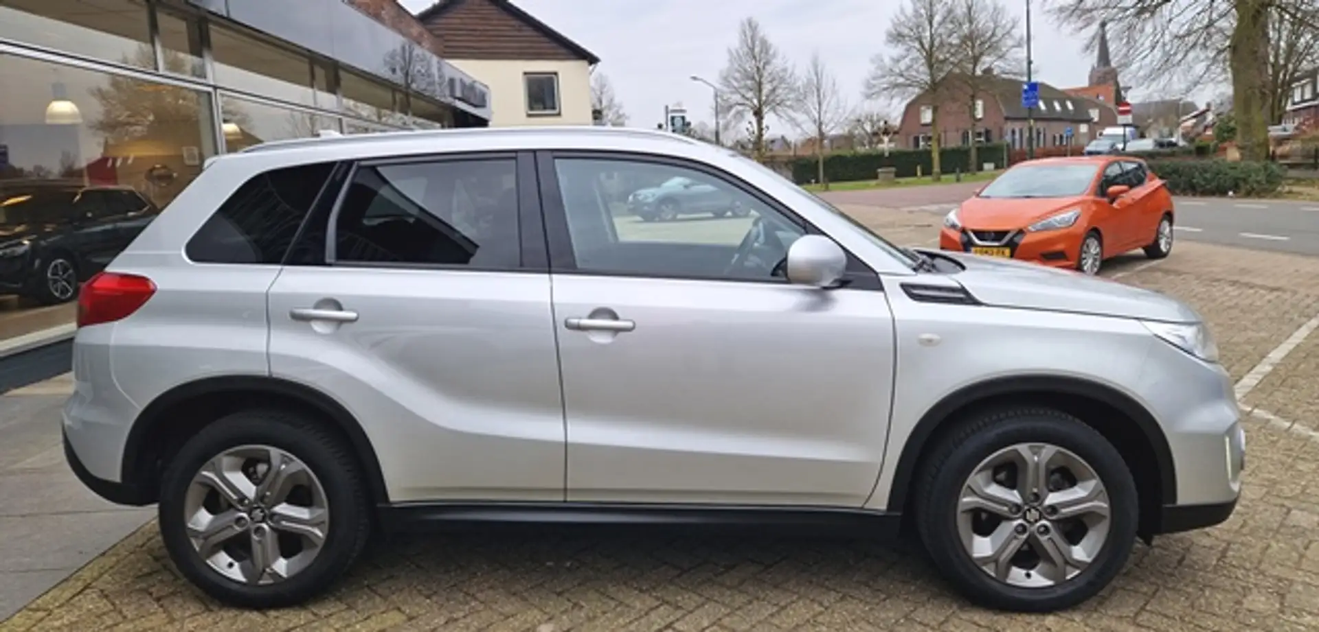 Suzuki Vitara 1.6 120PK A/T Limited Edition Gris - 2