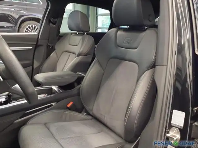 Audi Q8 E-Tron view 6