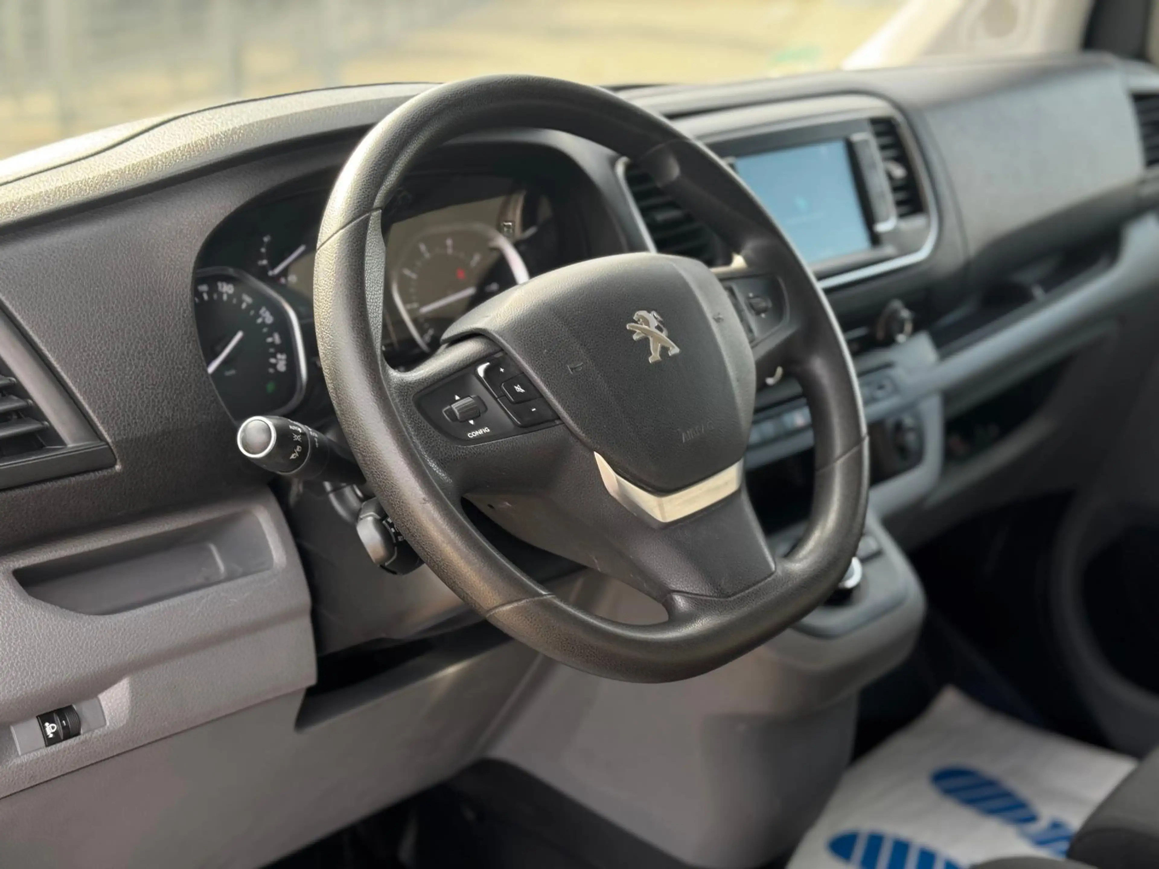 Peugeot Expert 2.0 Blue-HDI FAP Premium L2 — photo 11