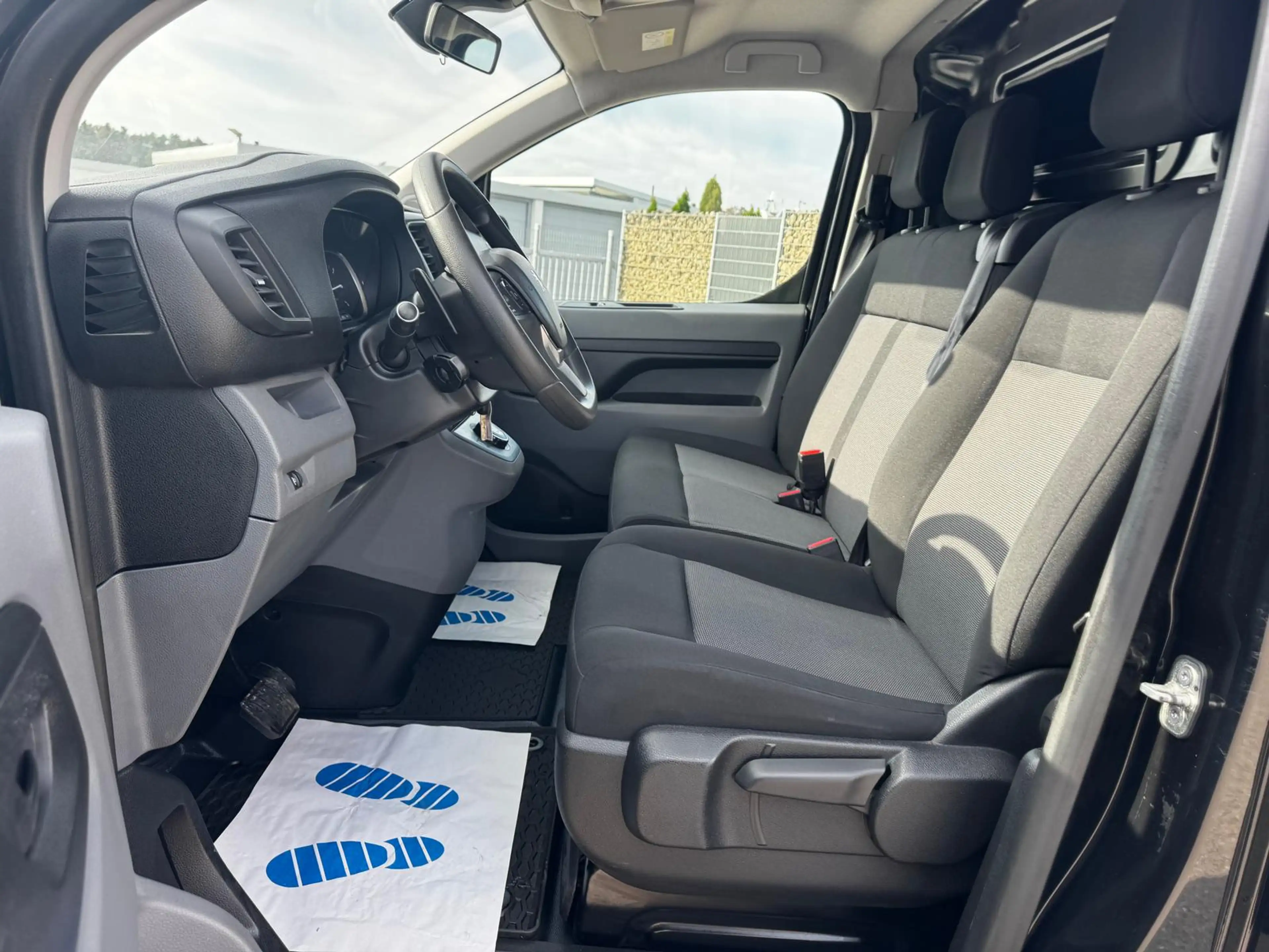 Peugeot Expert 2.0 Blue-HDI FAP Premium L2 — photo 12