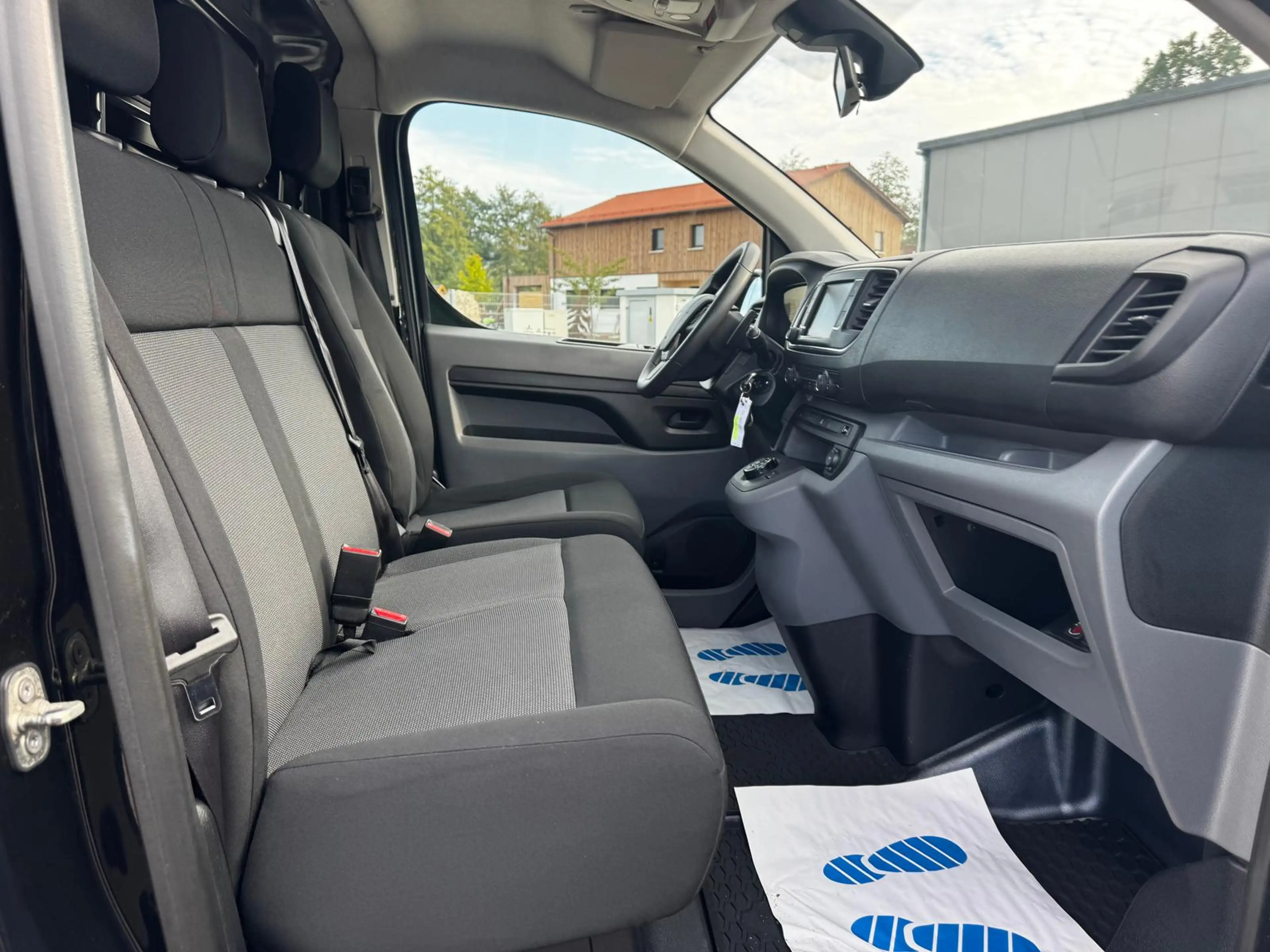 Peugeot Expert 2.0 Blue-HDI FAP Premium L2 — photo 13