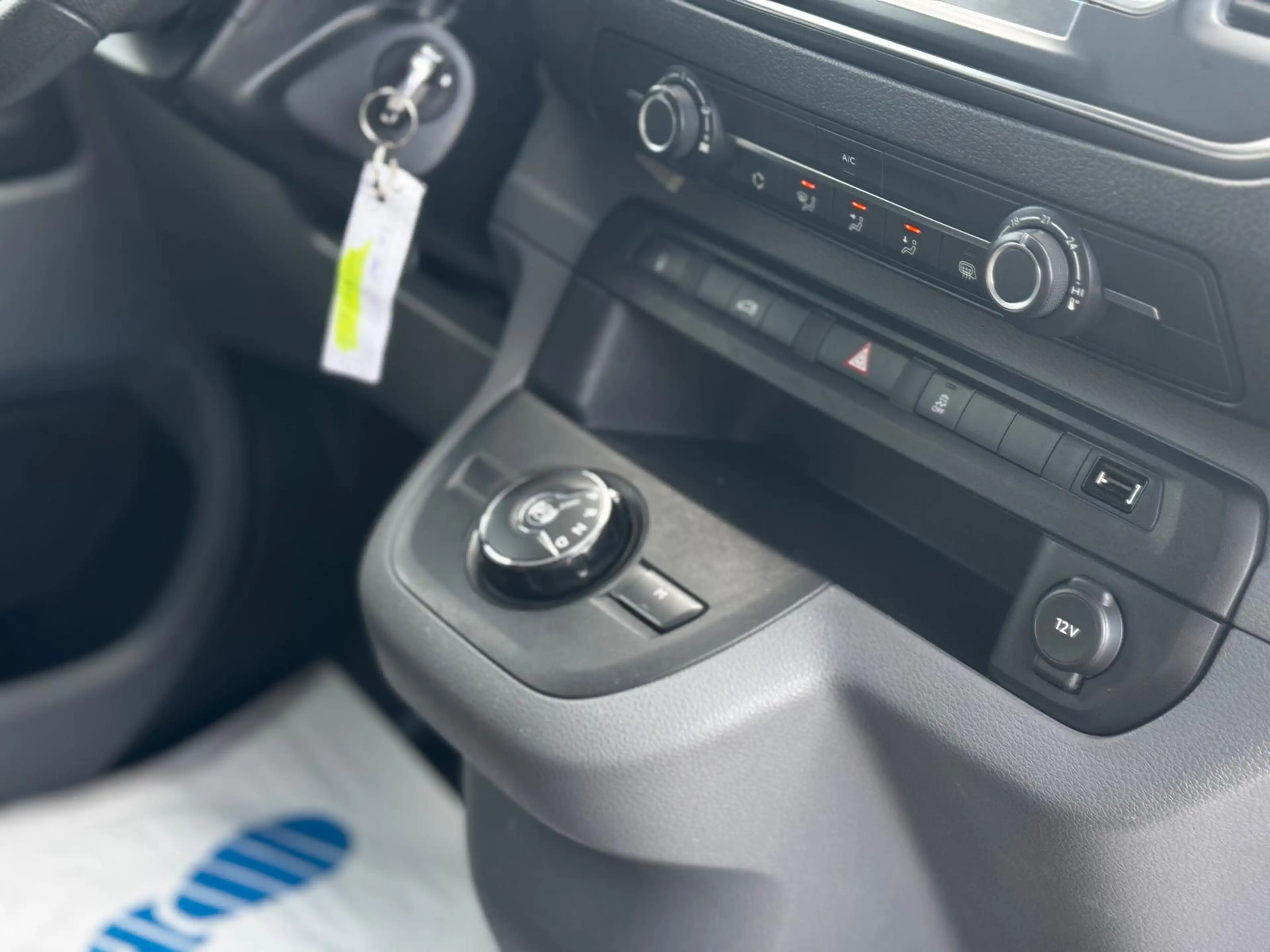Peugeot Expert 2.0 Blue-HDI FAP Premium L2 — photo 15