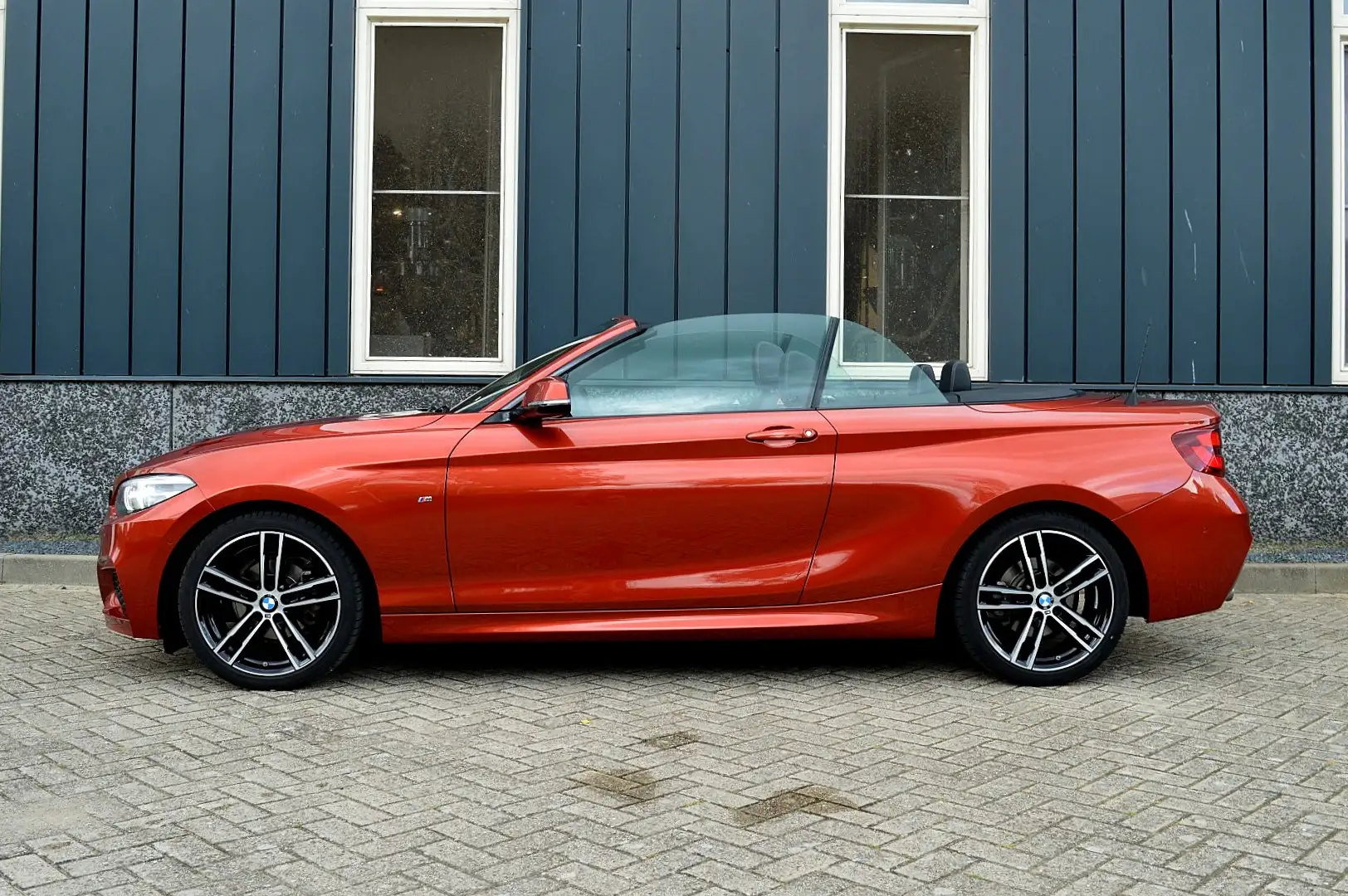 BMW 218 2-serie Cabrio 218i M-Sport High Executive Edition Oranje - 2