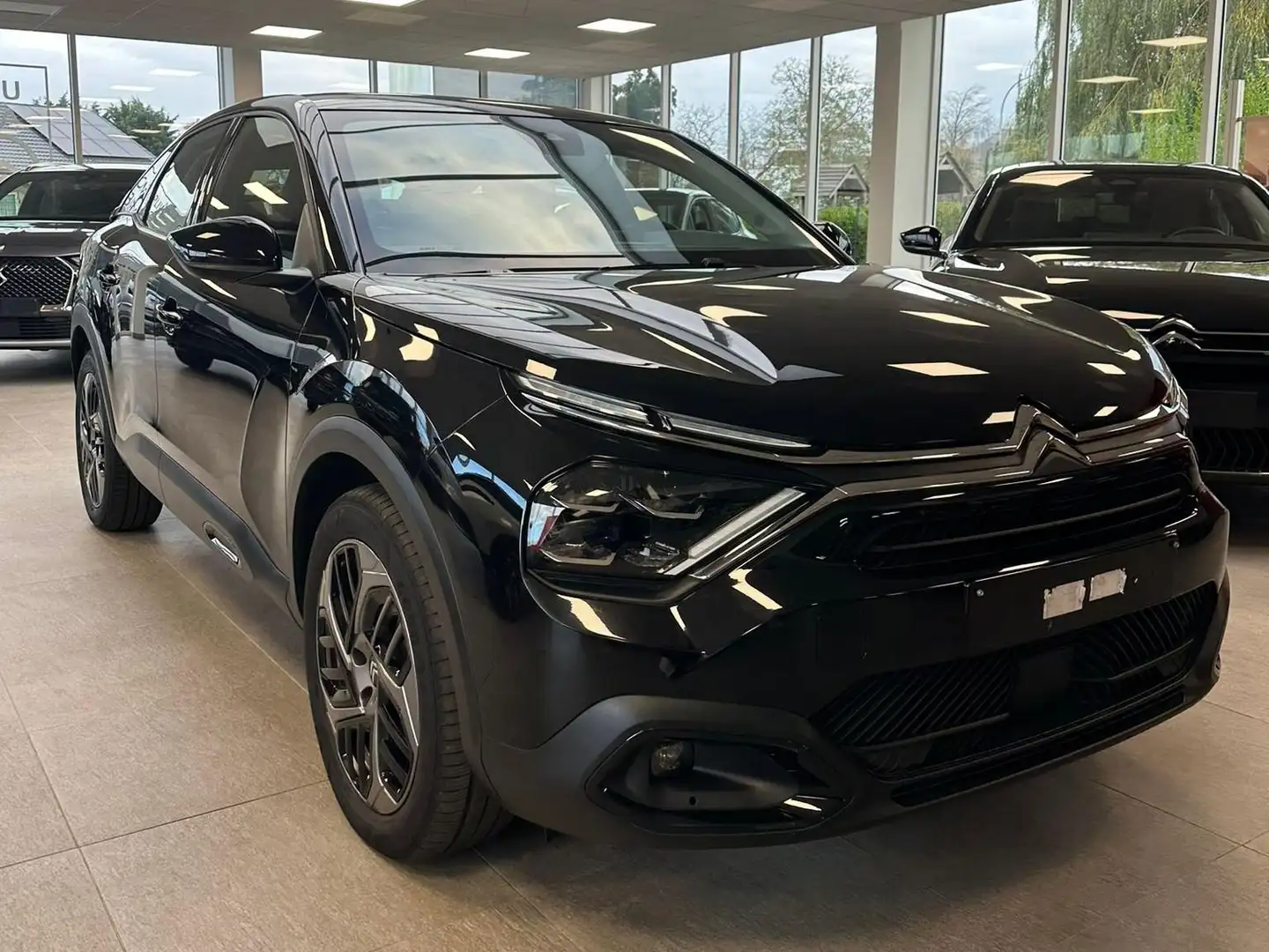 Citroen C4 C4 1.2 PureTech AUTOMAAT//MIRRORSCREEN//CAMERA Zwart - 1