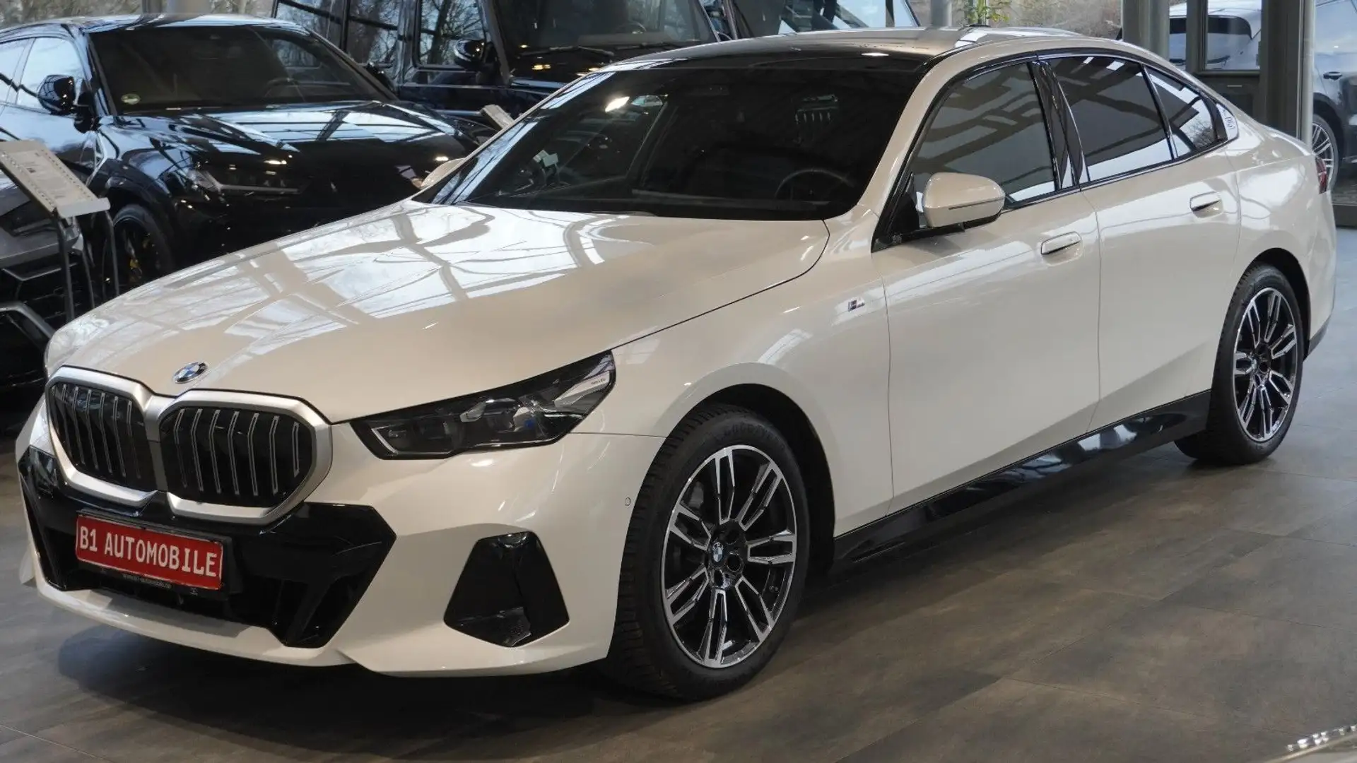 BMW 520 i *M Sport*AHK*HUD*PANO*STAHZ*VOLL Weiß - 1