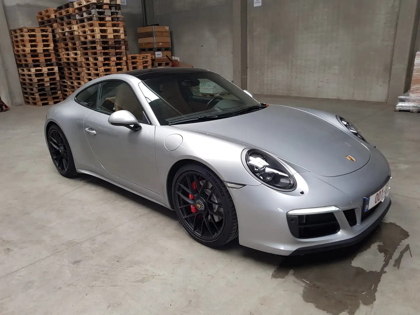 Porsche 911 GTS Argent - 1