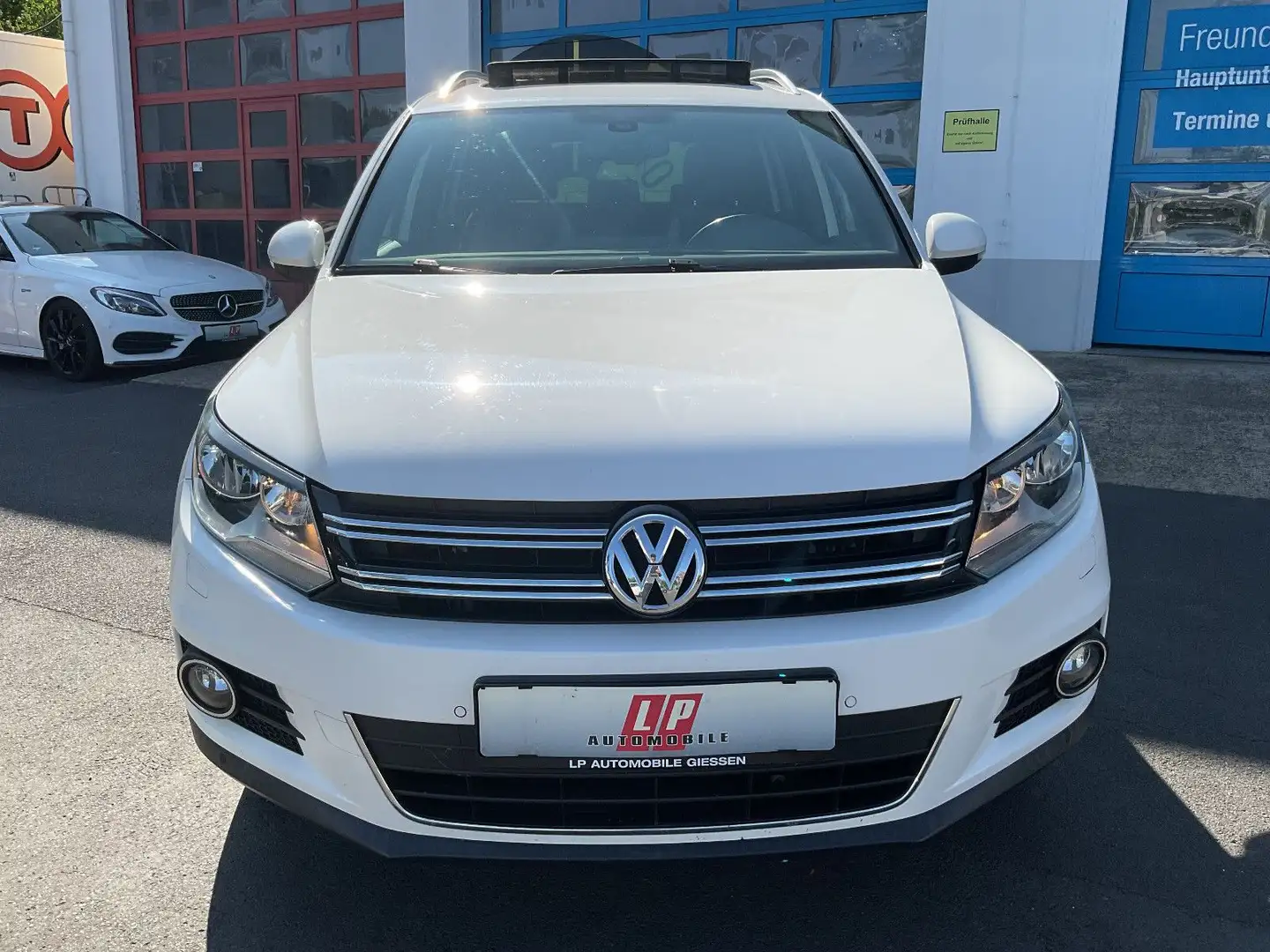 Volkswagen Tiguan 2.0 TDI Life Pano PDC AHK Sitzheizung 1Hd Weiß - 2
