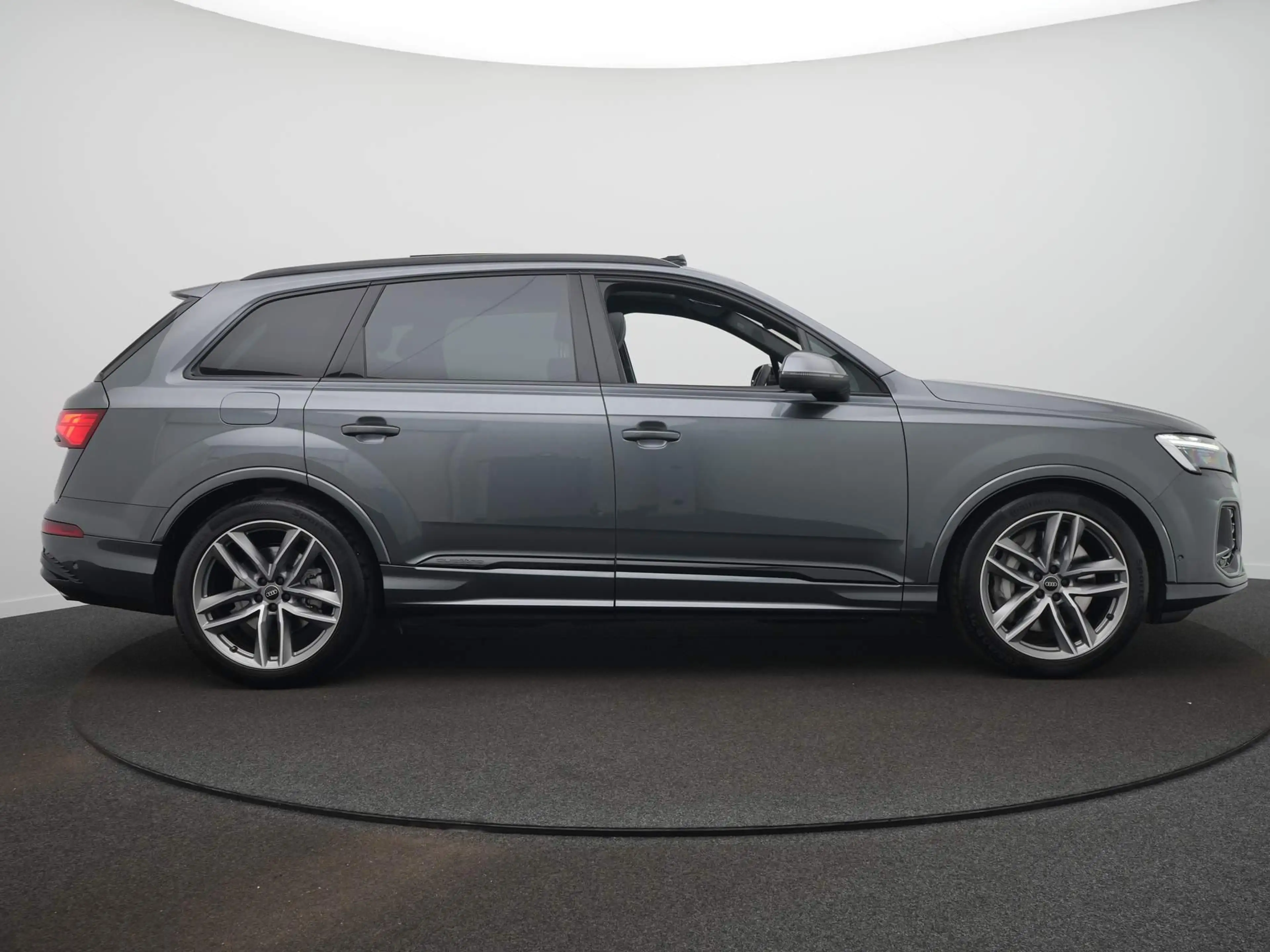 Audi Q7 55 TFSI e quattro Pro Line Advanced | Panodak | 36 — photo 5