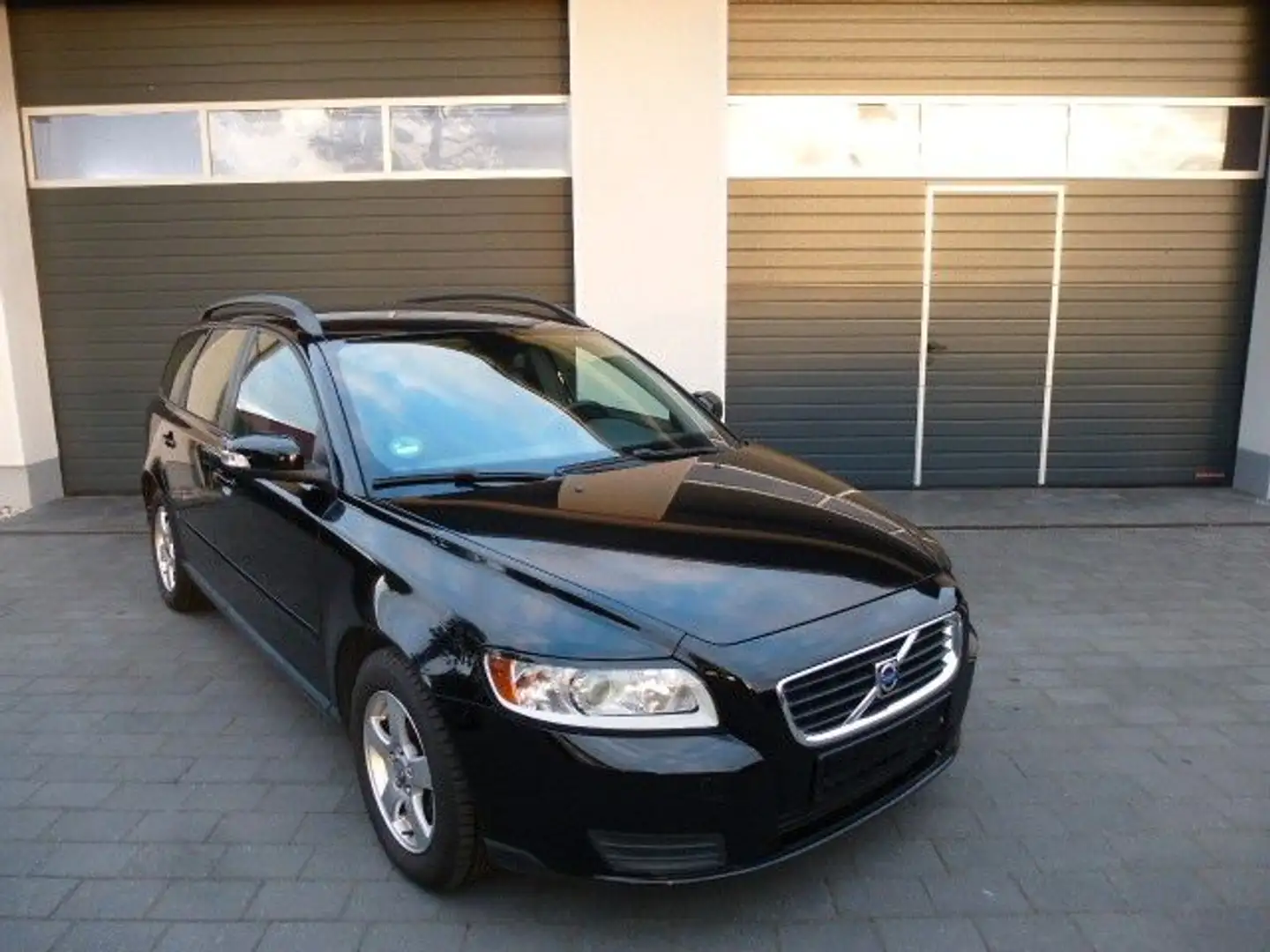Volvo V50 Kombi 1.8 Kinetic Schwarz - 1