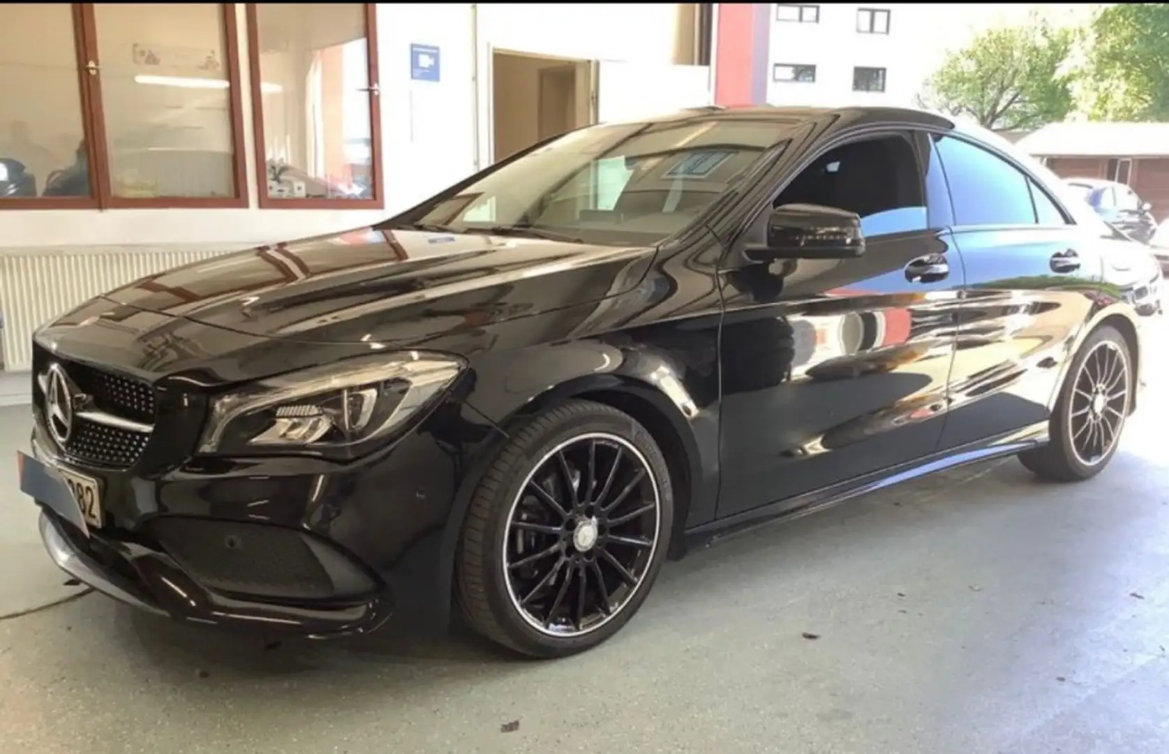 Mercedes-Benz CLA 200 AMG Line Negro - 1