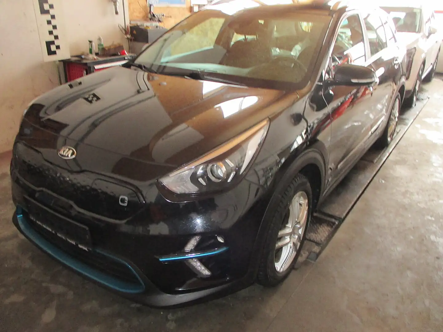Kia e-Niro Niro EV 64kWh long Range Silber Aut. Schwarz - 1