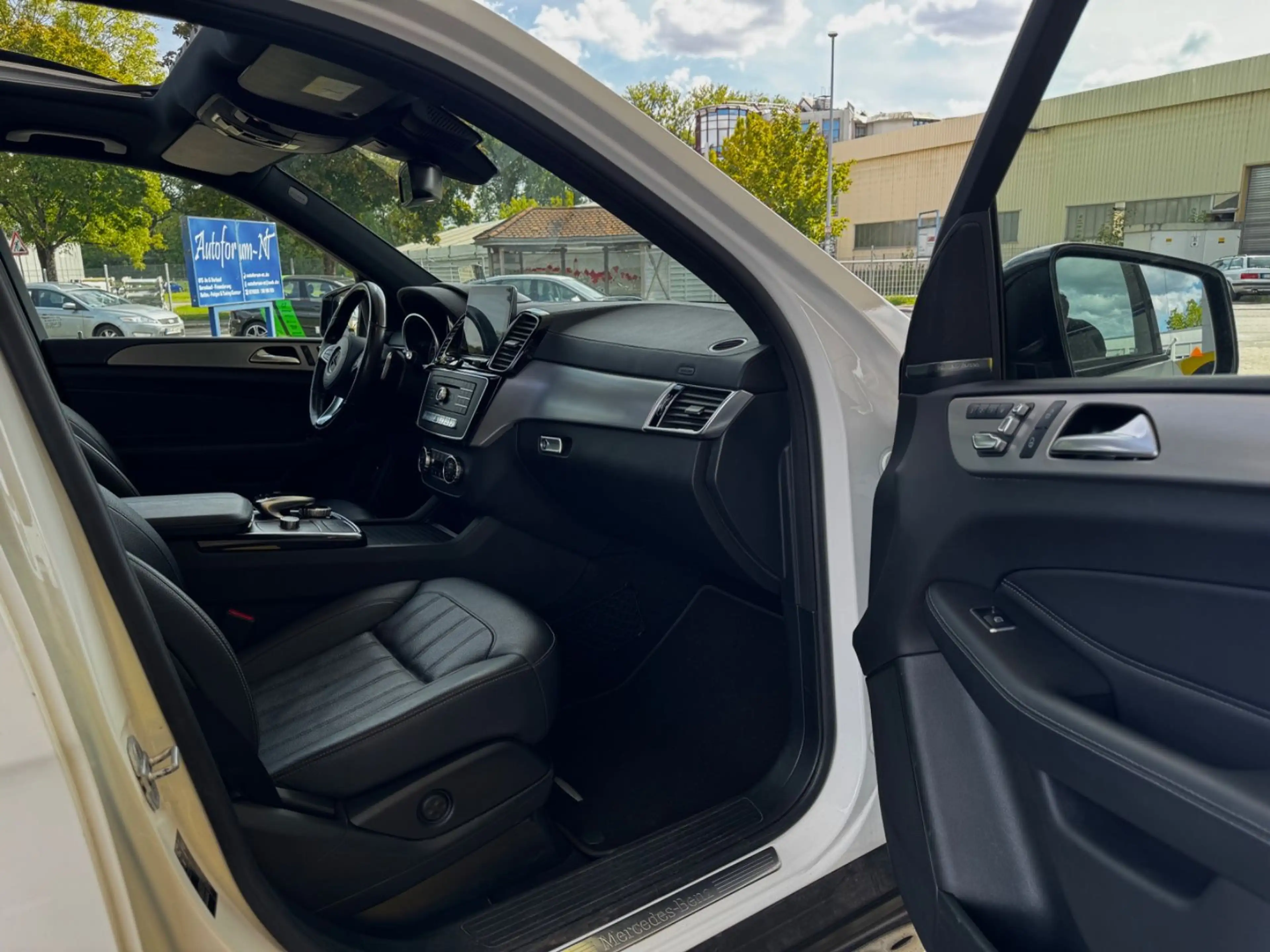 Mercedes-Benz GLS 350 d AMG/4MATIC/PANO/360/DISTRONIC/StandHZG — photo 12