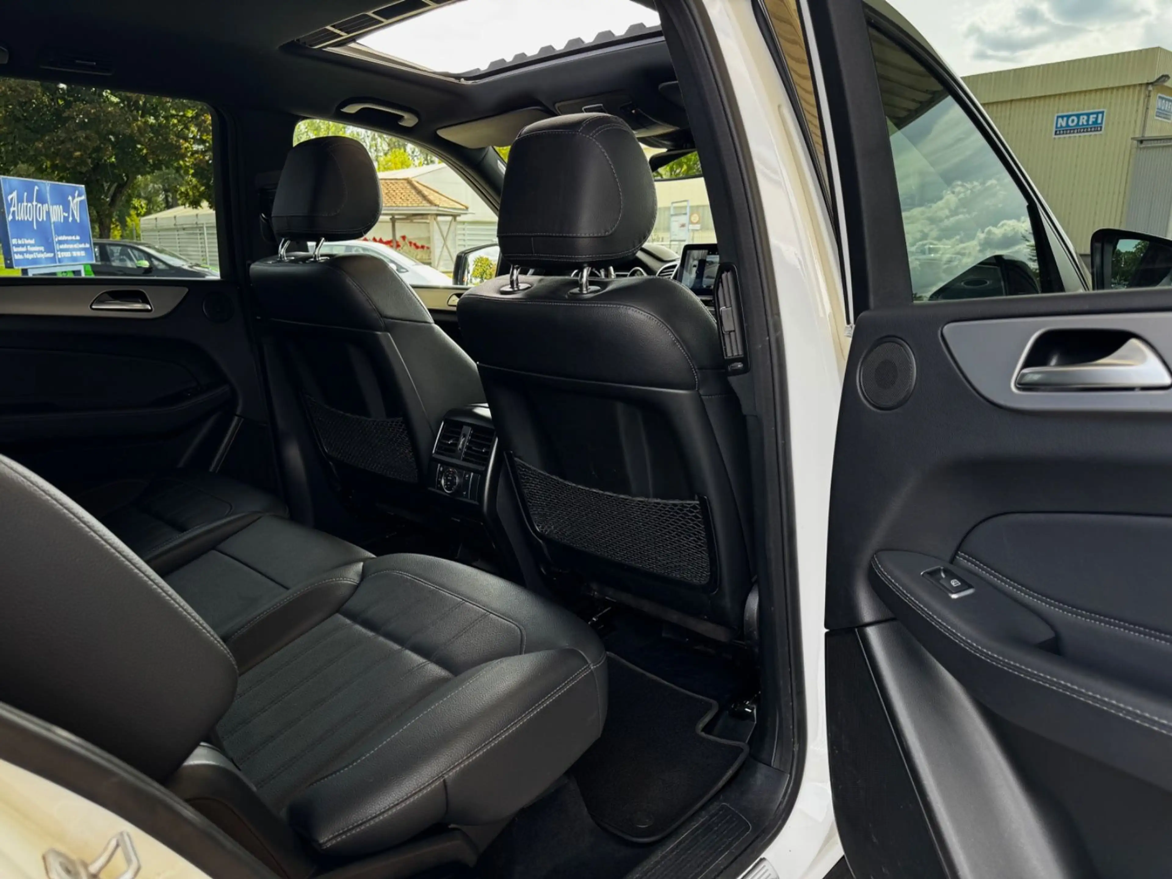 Mercedes-Benz GLS 350 d AMG/4MATIC/PANO/360/DISTRONIC/StandHZG — photo 13
