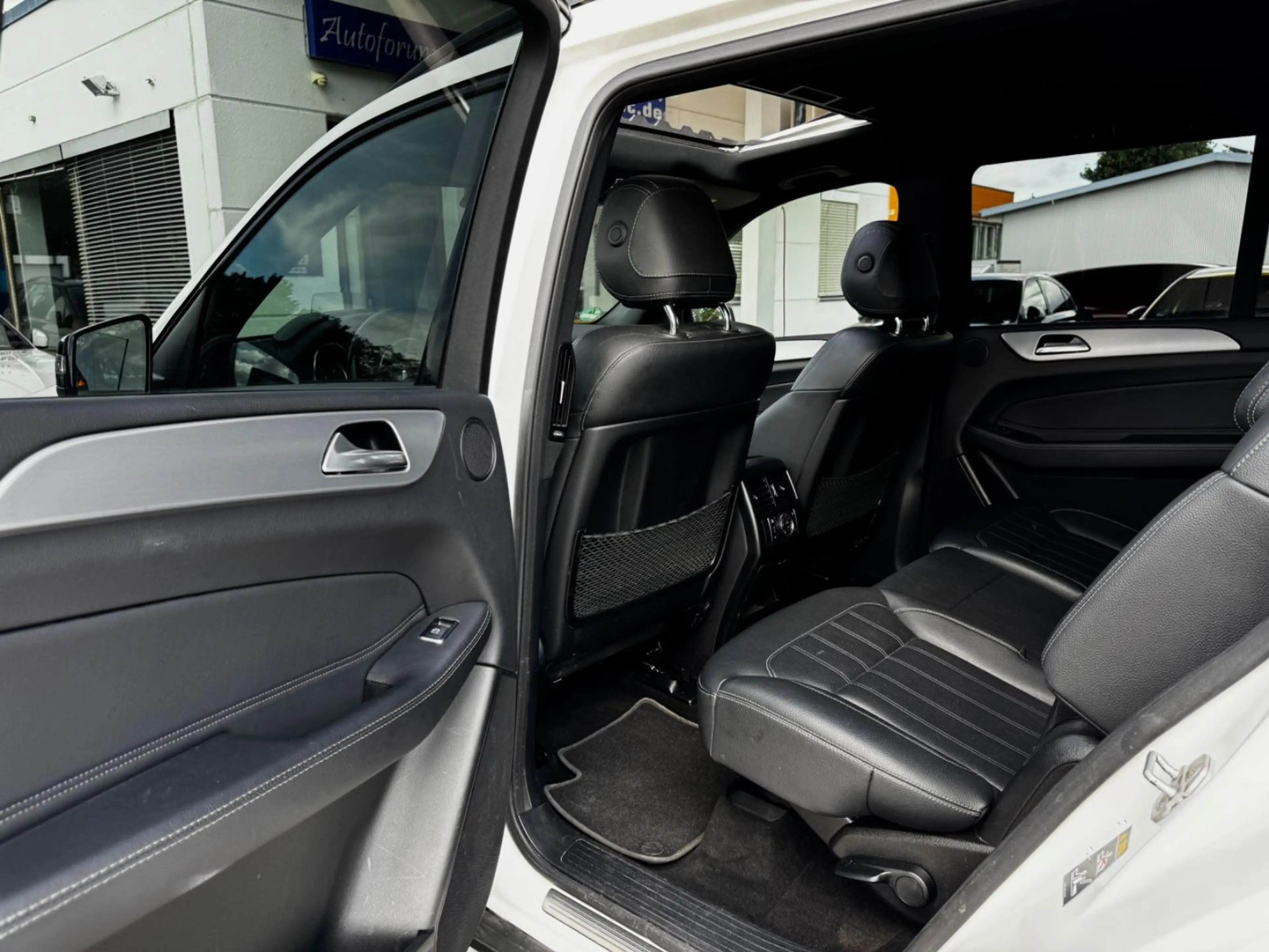 Mercedes-Benz GLS 350 d AMG/4MATIC/PANO/360/DISTRONIC/StandHZG — photo 10