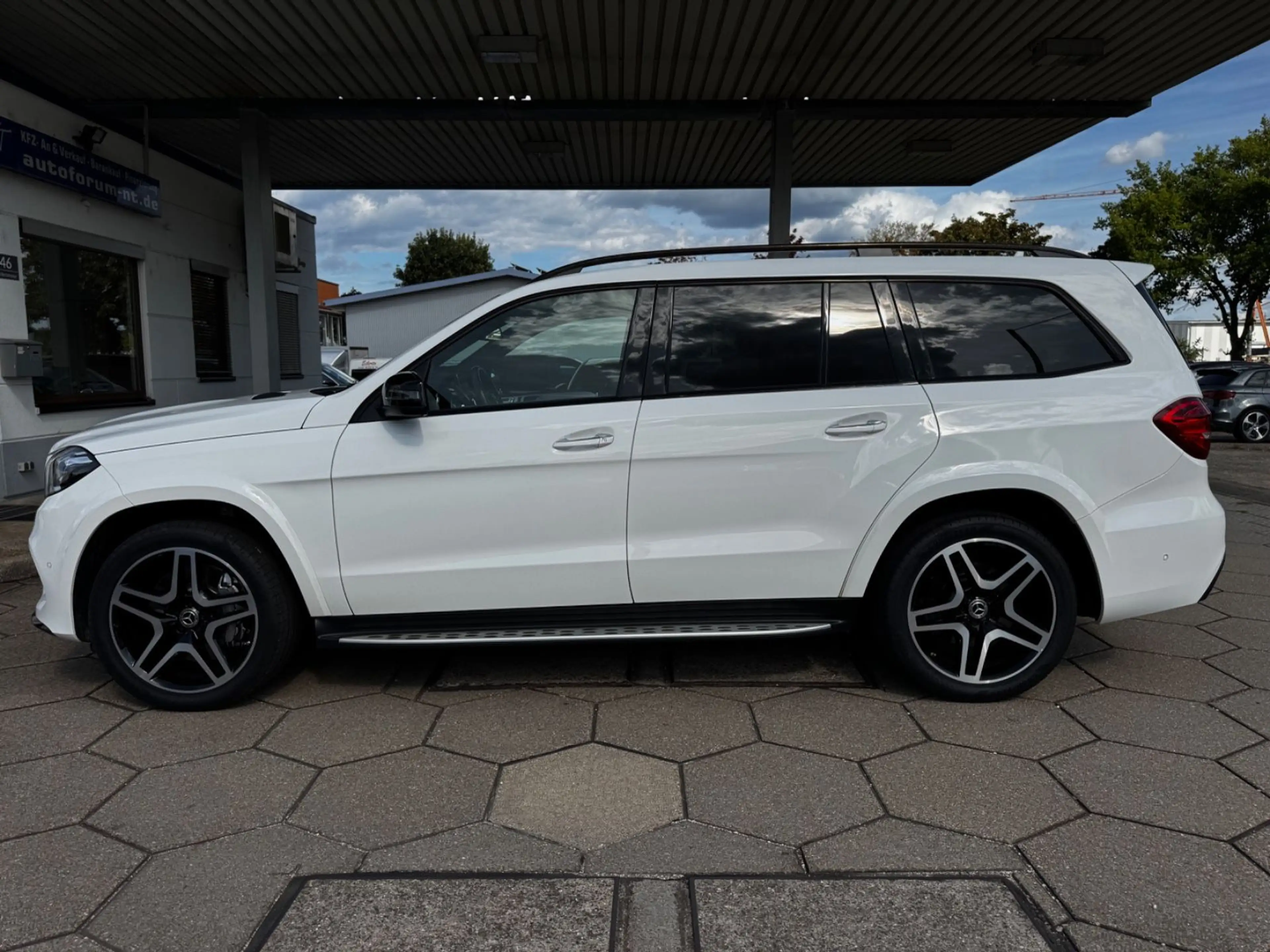 Mercedes-Benz GLS 350 d AMG/4MATIC/PANO/360/DISTRONIC/StandHZG — photo 6