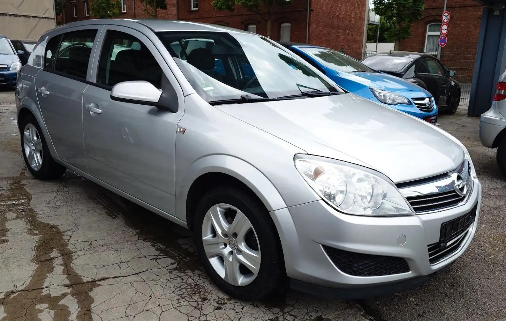 Opel Astra H Lim. Edition 1.4i KLIMA/SERV0/ZV/E.FENST Plateado - 2