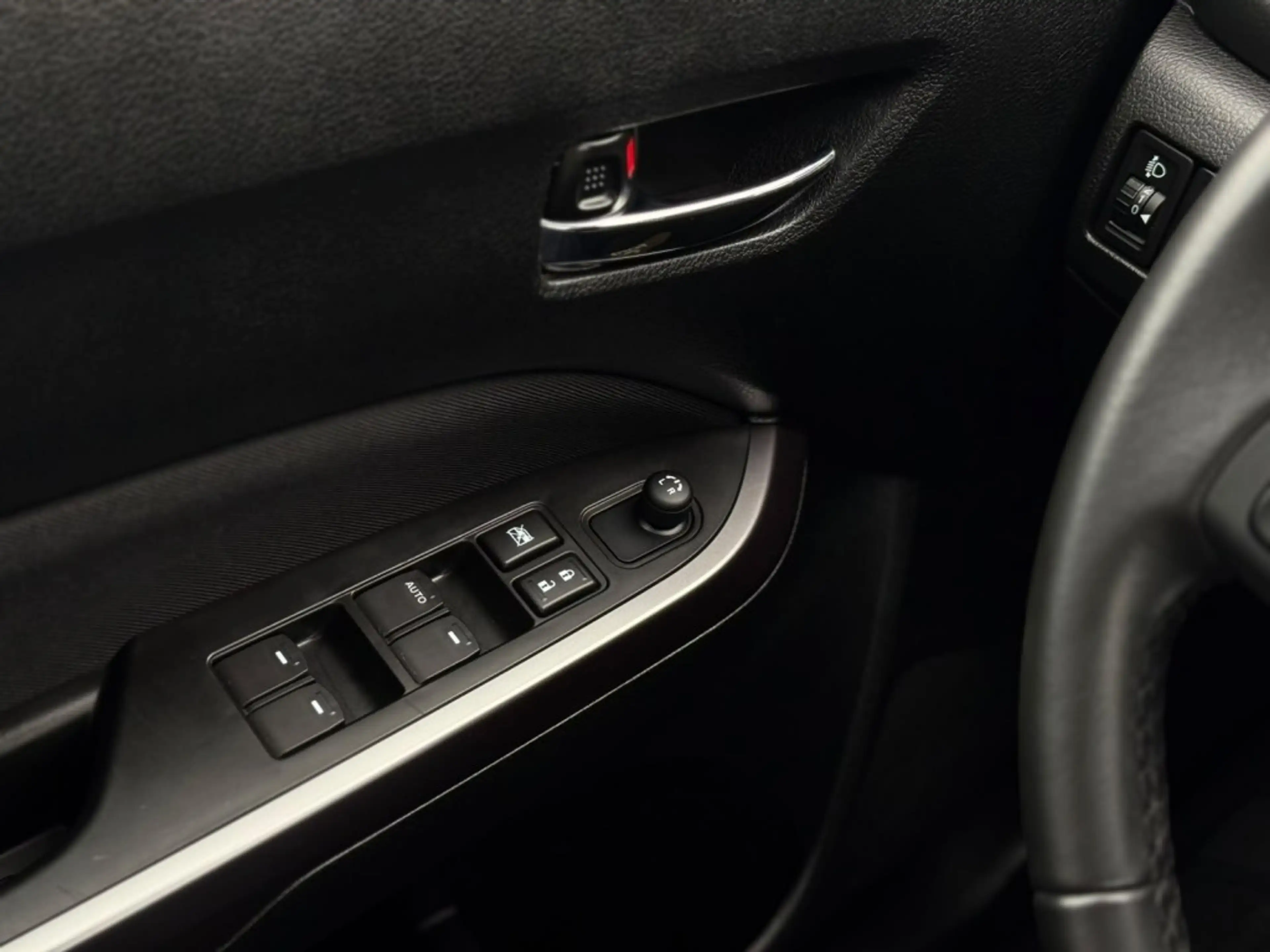 Suzuki Vitara 1.4 SELECT TWO TONE CARPLAY CAMERA ADDAPTIVE CRUIS — photo 15