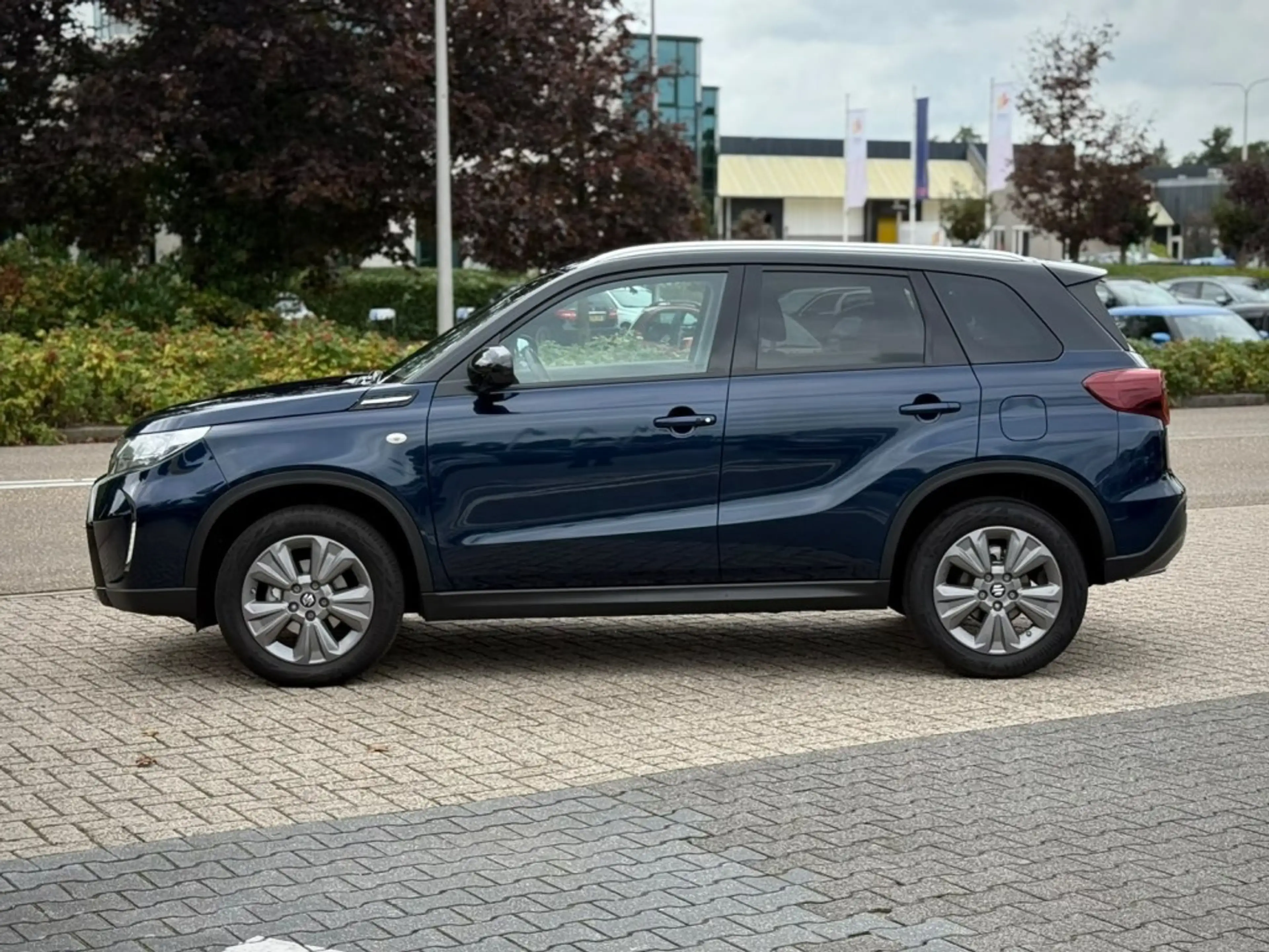 Suzuki Vitara 1.4 SELECT TWO TONE CARPLAY CAMERA ADDAPTIVE CRUIS — photo 2