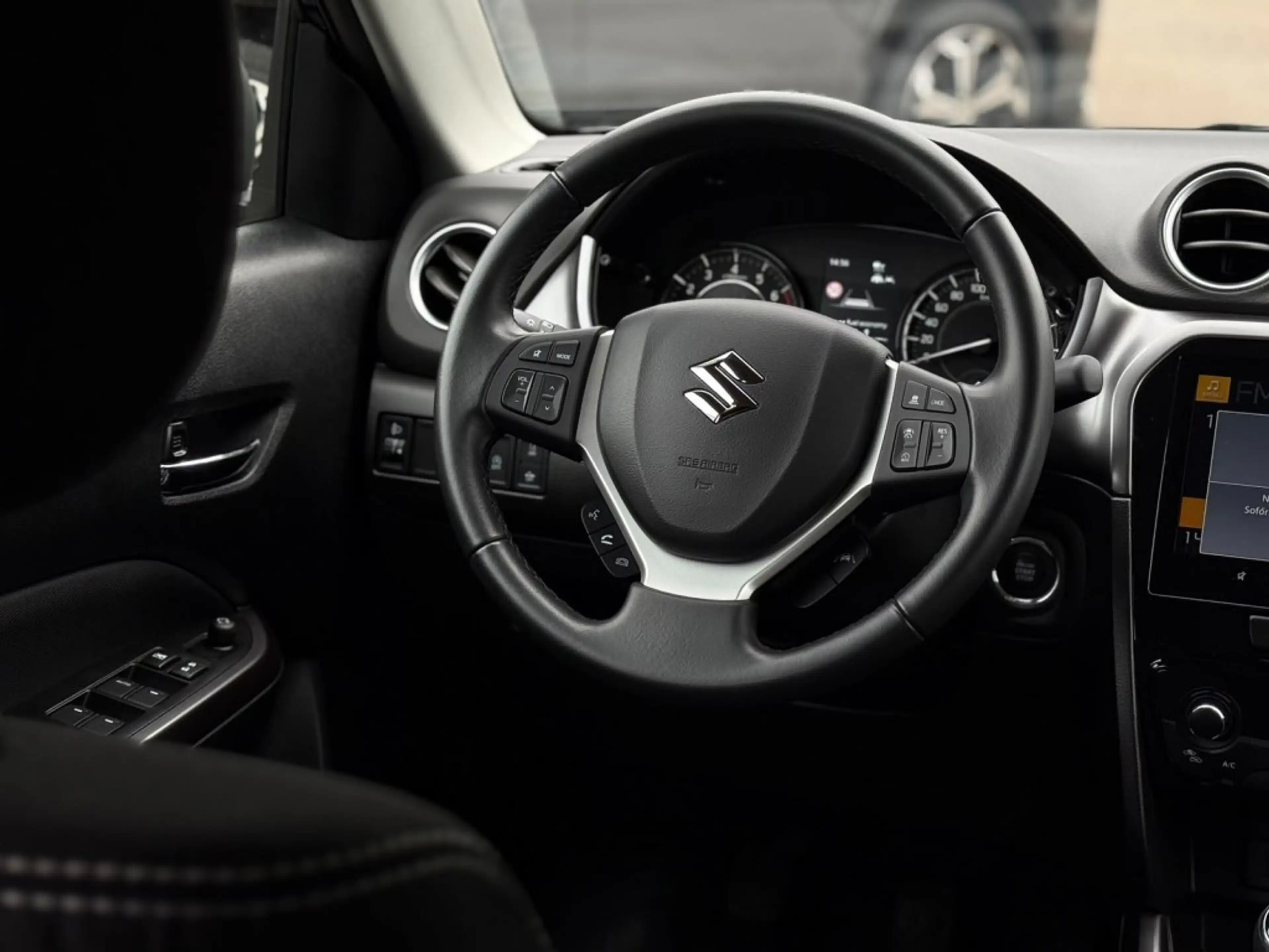 Suzuki Vitara 1.4 SELECT TWO TONE CARPLAY CAMERA ADDAPTIVE CRUIS — photo 11