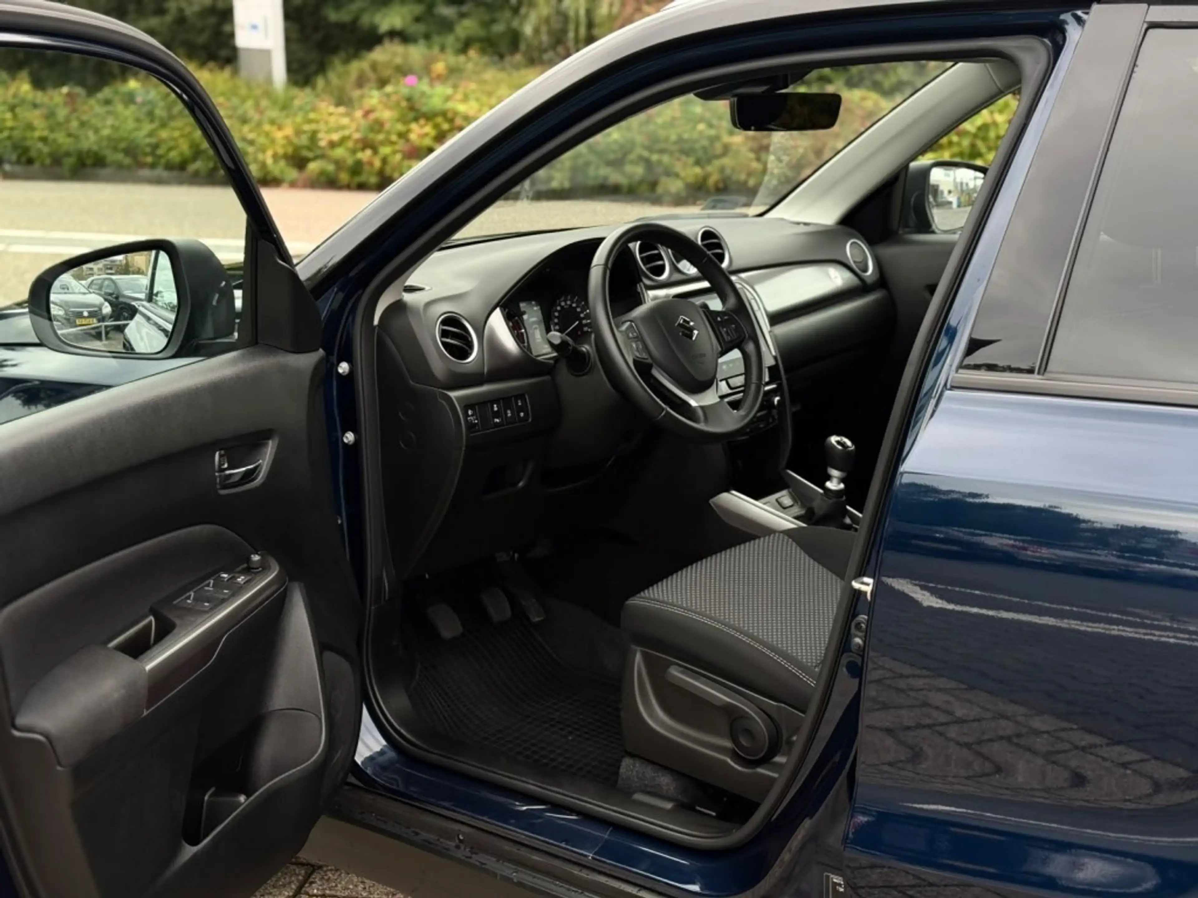 Suzuki Vitara 1.4 SELECT TWO TONE CARPLAY CAMERA ADDAPTIVE CRUIS — photo 8