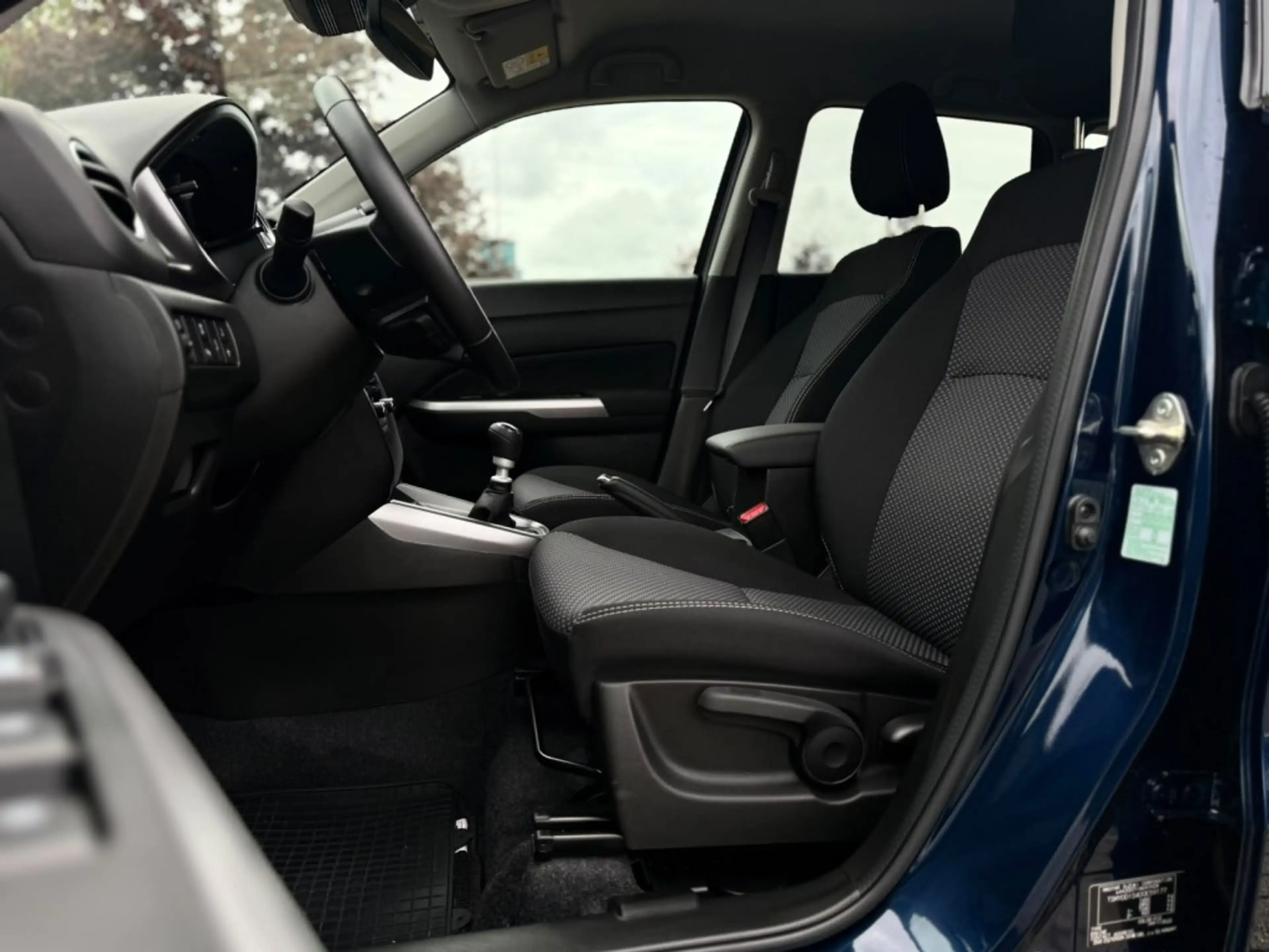 Suzuki Vitara 1.4 SELECT TWO TONE CARPLAY CAMERA ADDAPTIVE CRUIS — photo 9