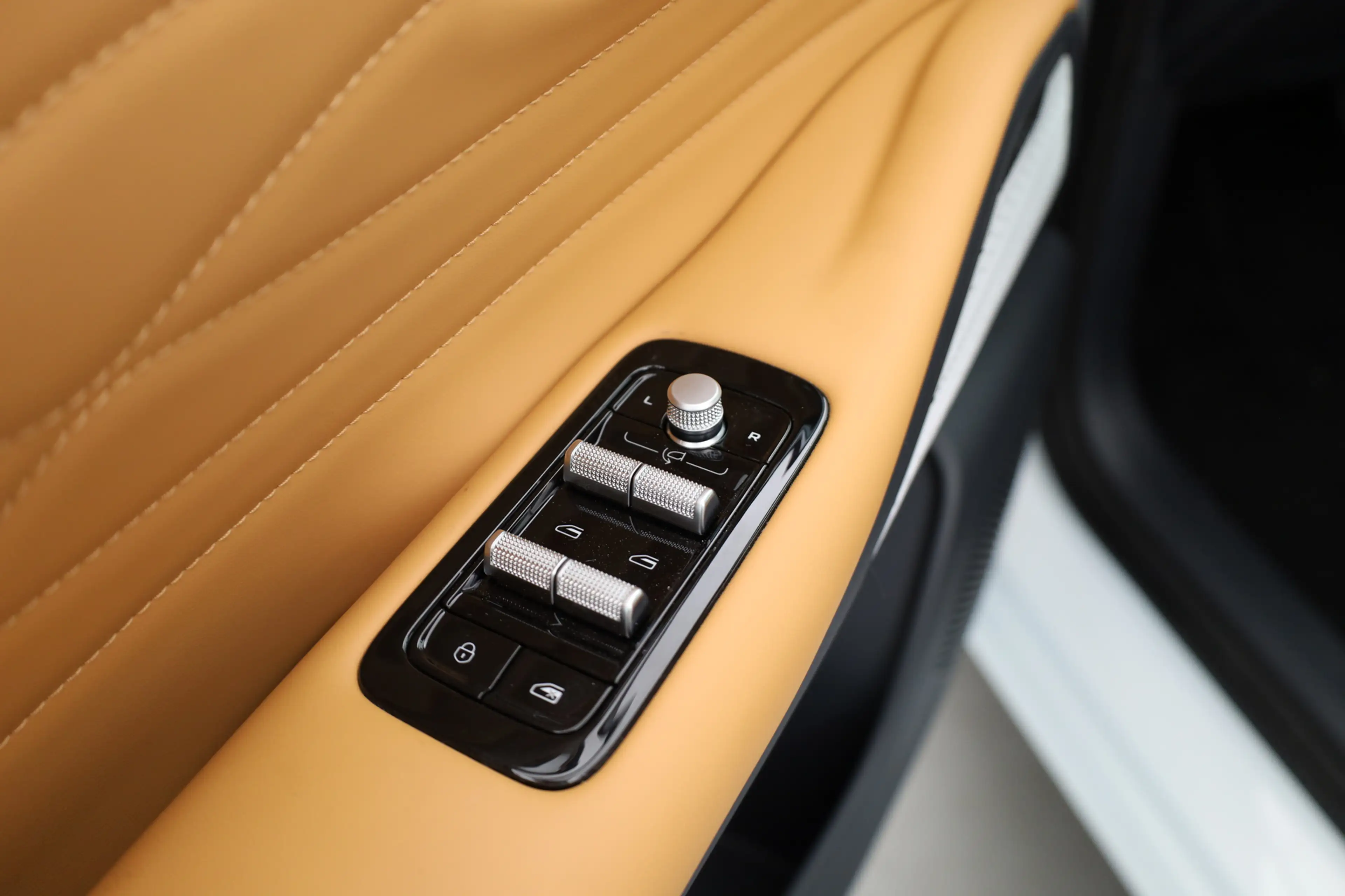 Geely Starray EM-i 1.5 Max | 18.4 kWh Batterij | 83km WLTP | Stoel- s — photo 11